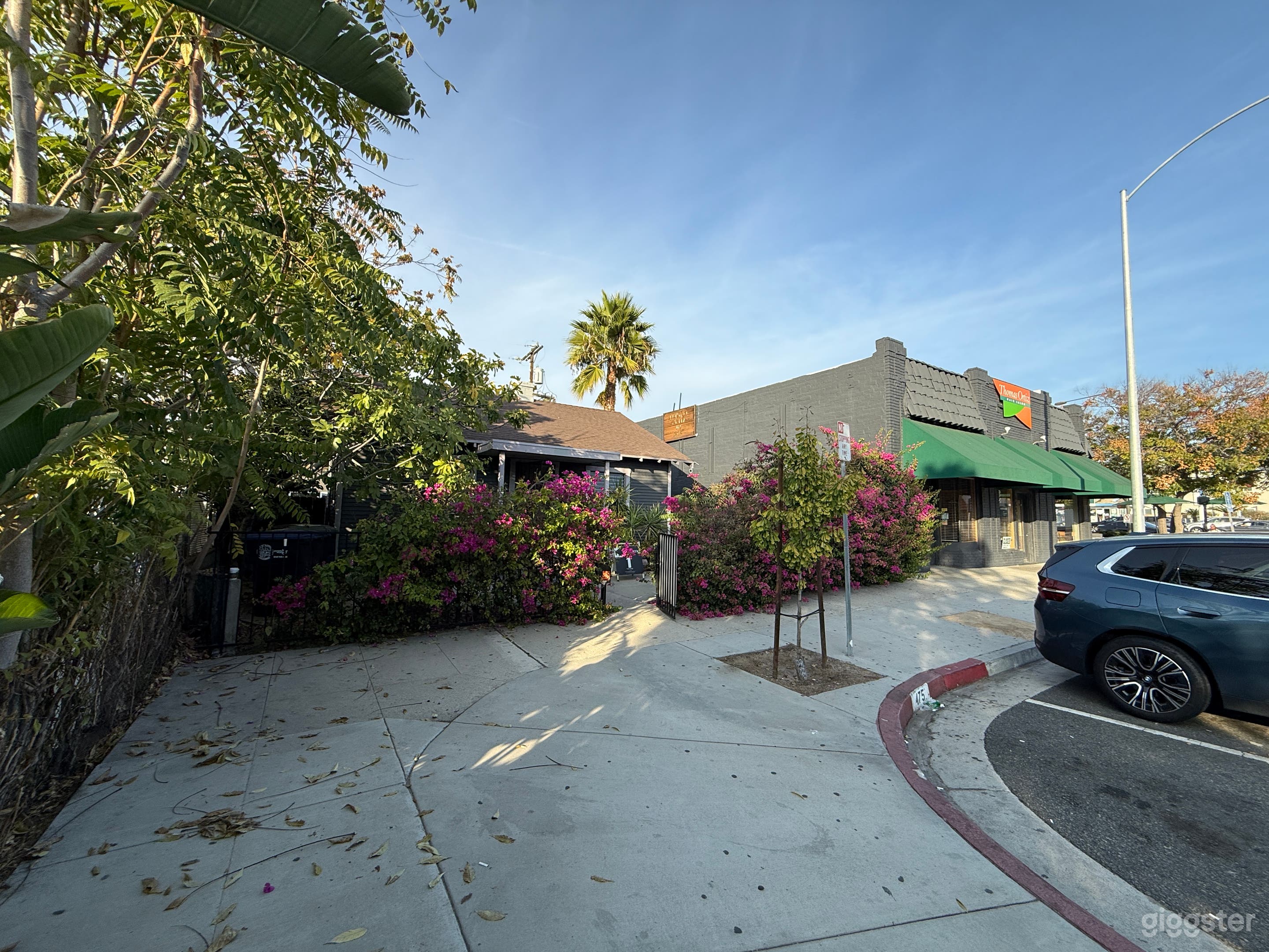 Tiny Unique House next to Starbucks shop Photo 1