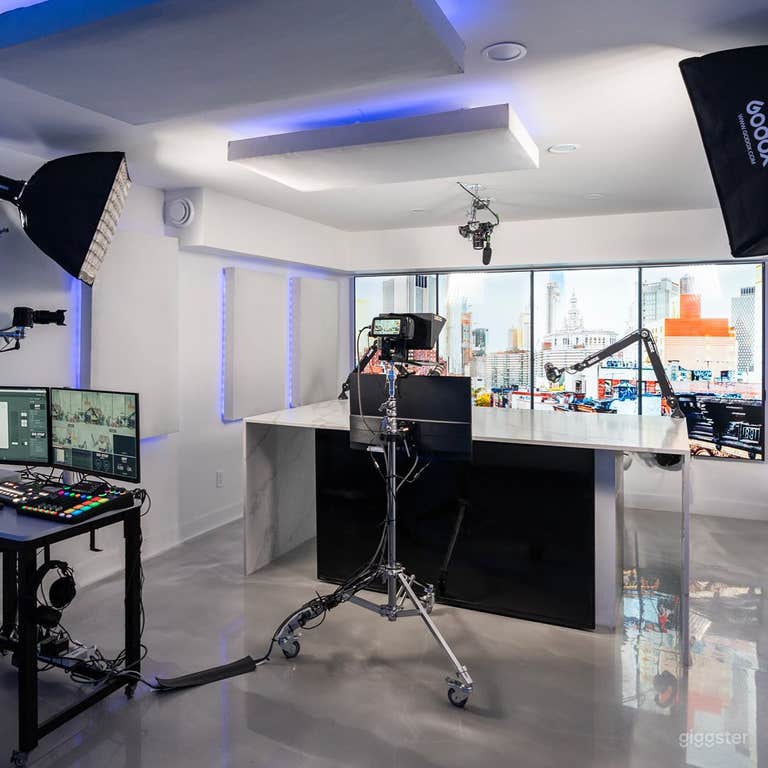  Rent podcast/photo/video/music/event spaces 