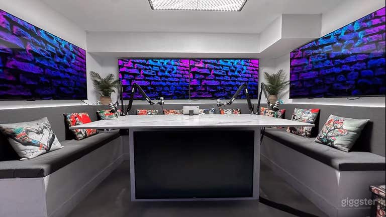  Rent podcast/photo/video/music/event spaces 