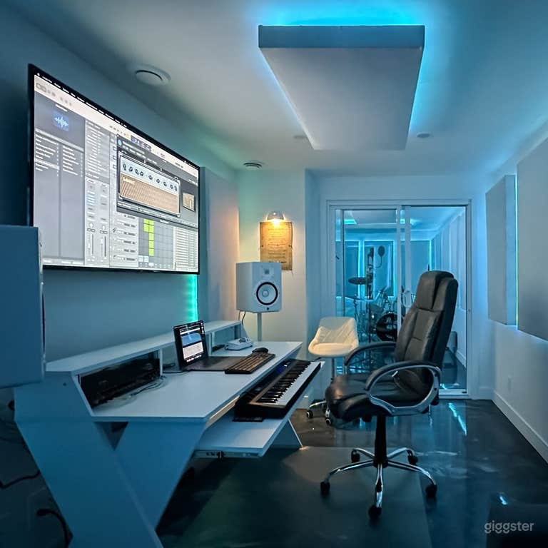  Rent podcast/photo/video/music/event spaces 