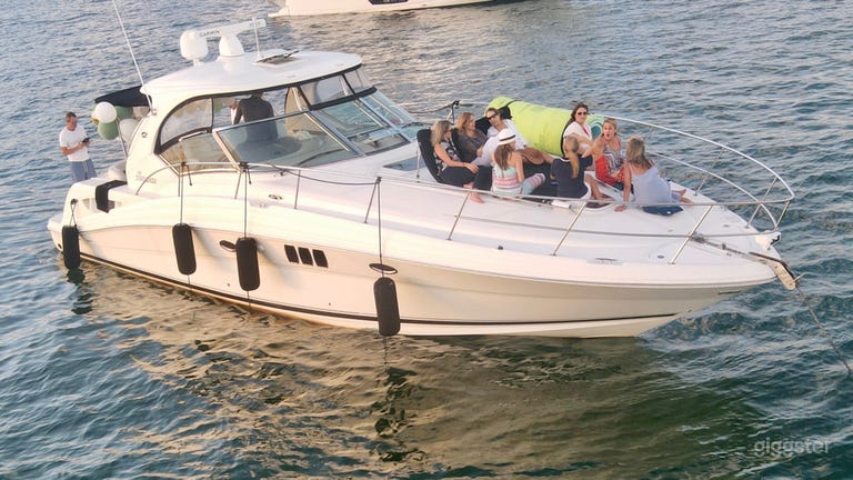  Luxurious SeaRay Sundancer Yacht 