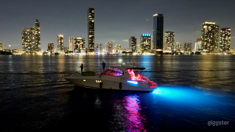  Luxurious SeaRay Sundancer Yacht 