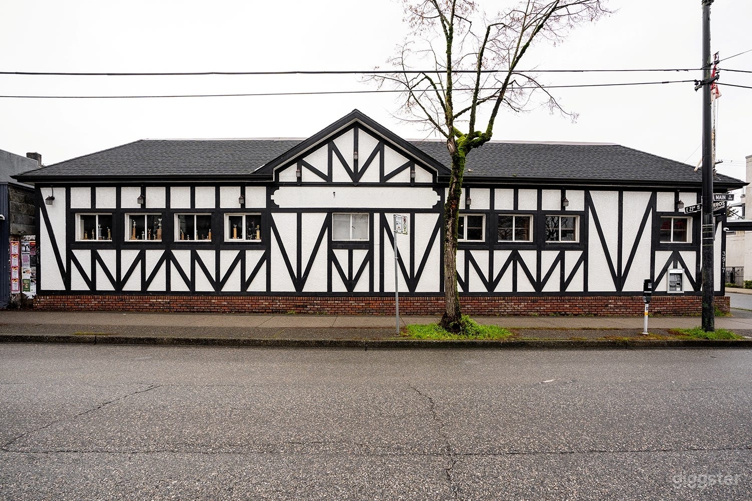 East Van Bar/Pub Photo 1