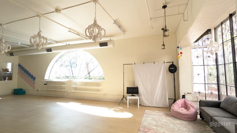  Warm, Airy Studio - Perfect for Photoshoots & Workshops 