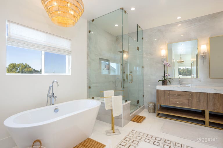  Master bathroom 