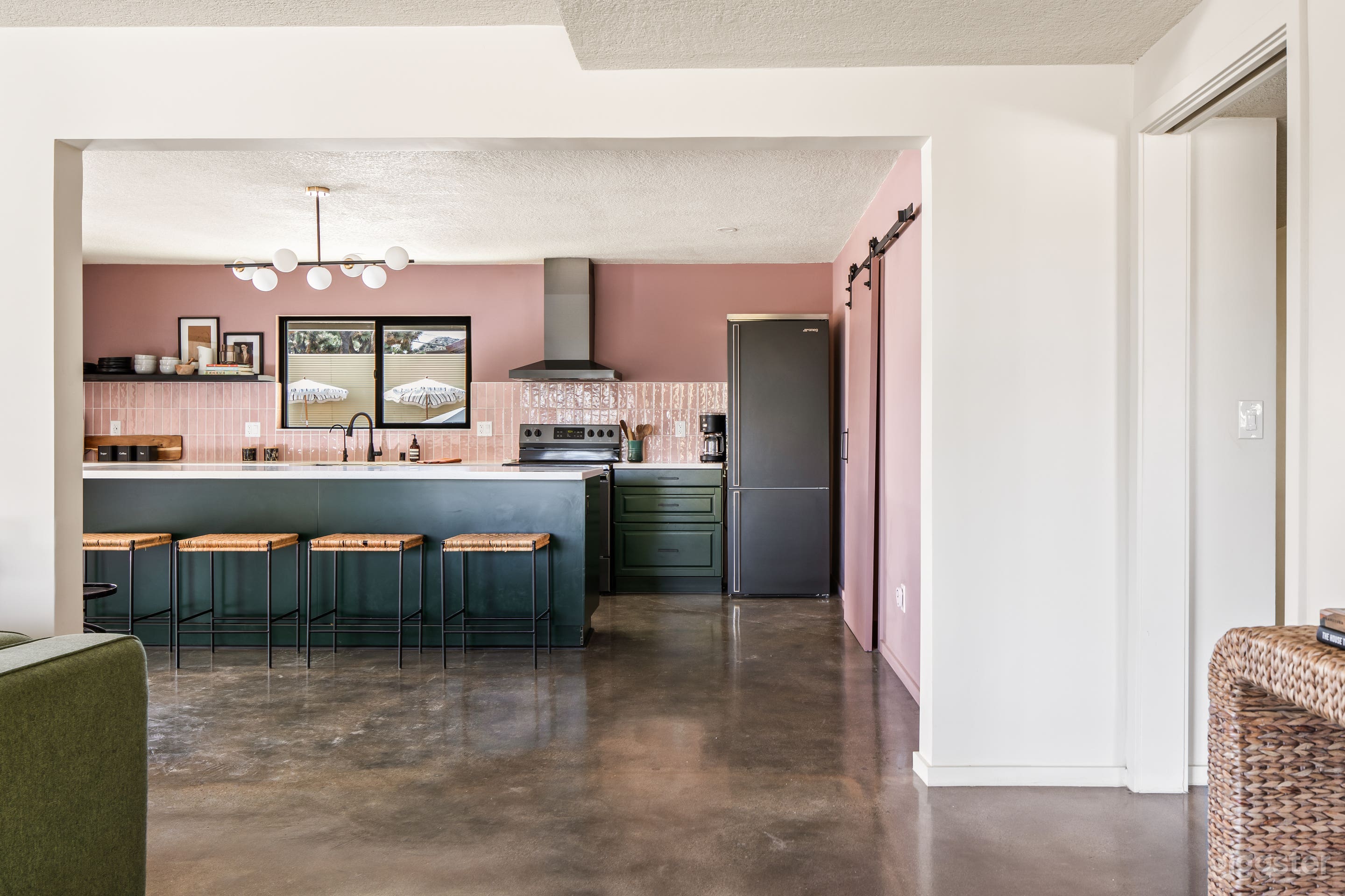 Mid-Century Modern Pool Home in the High Desert Photo 4