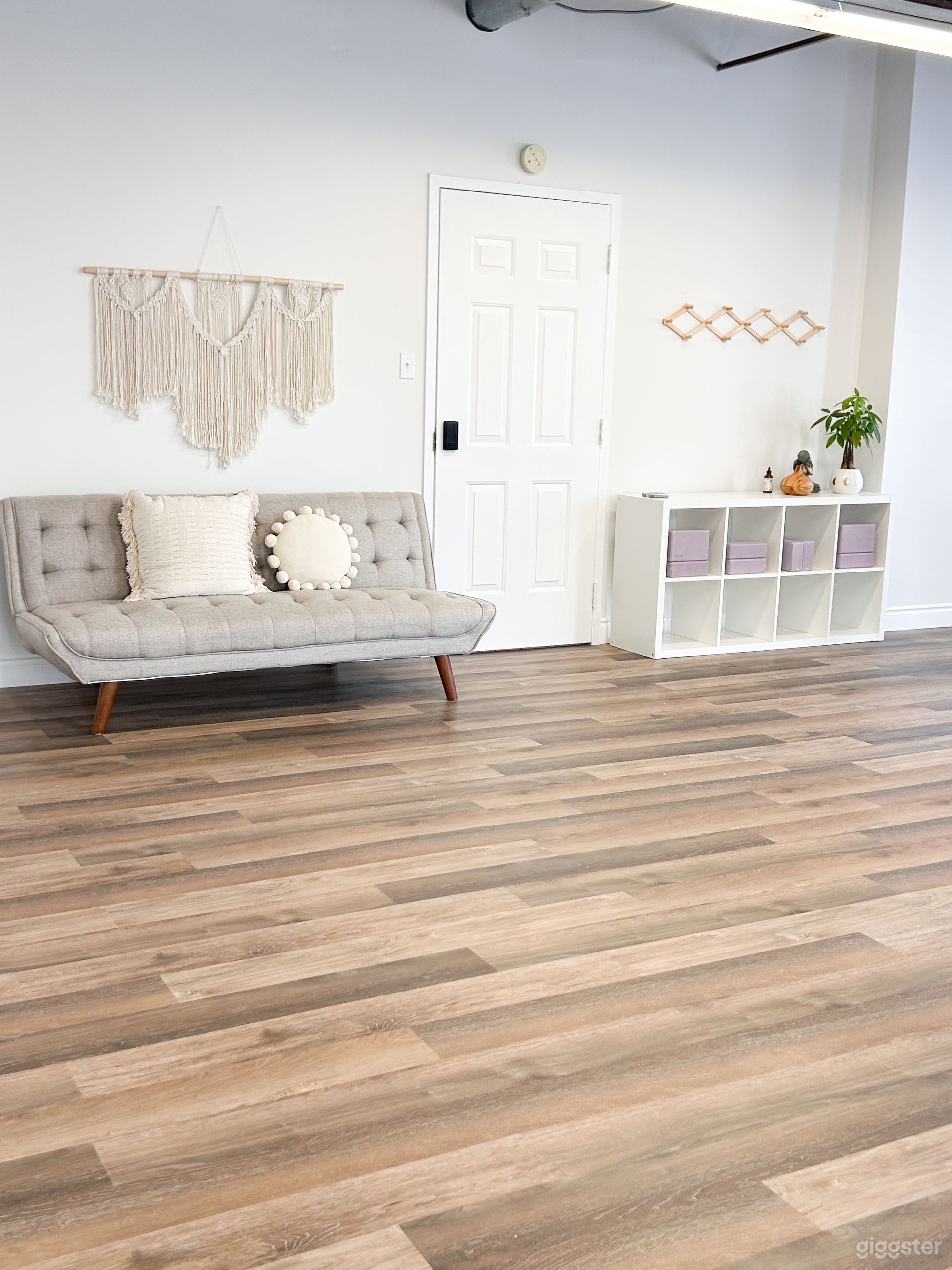 Bright & Peaceful studio for wellness events. Photo 4