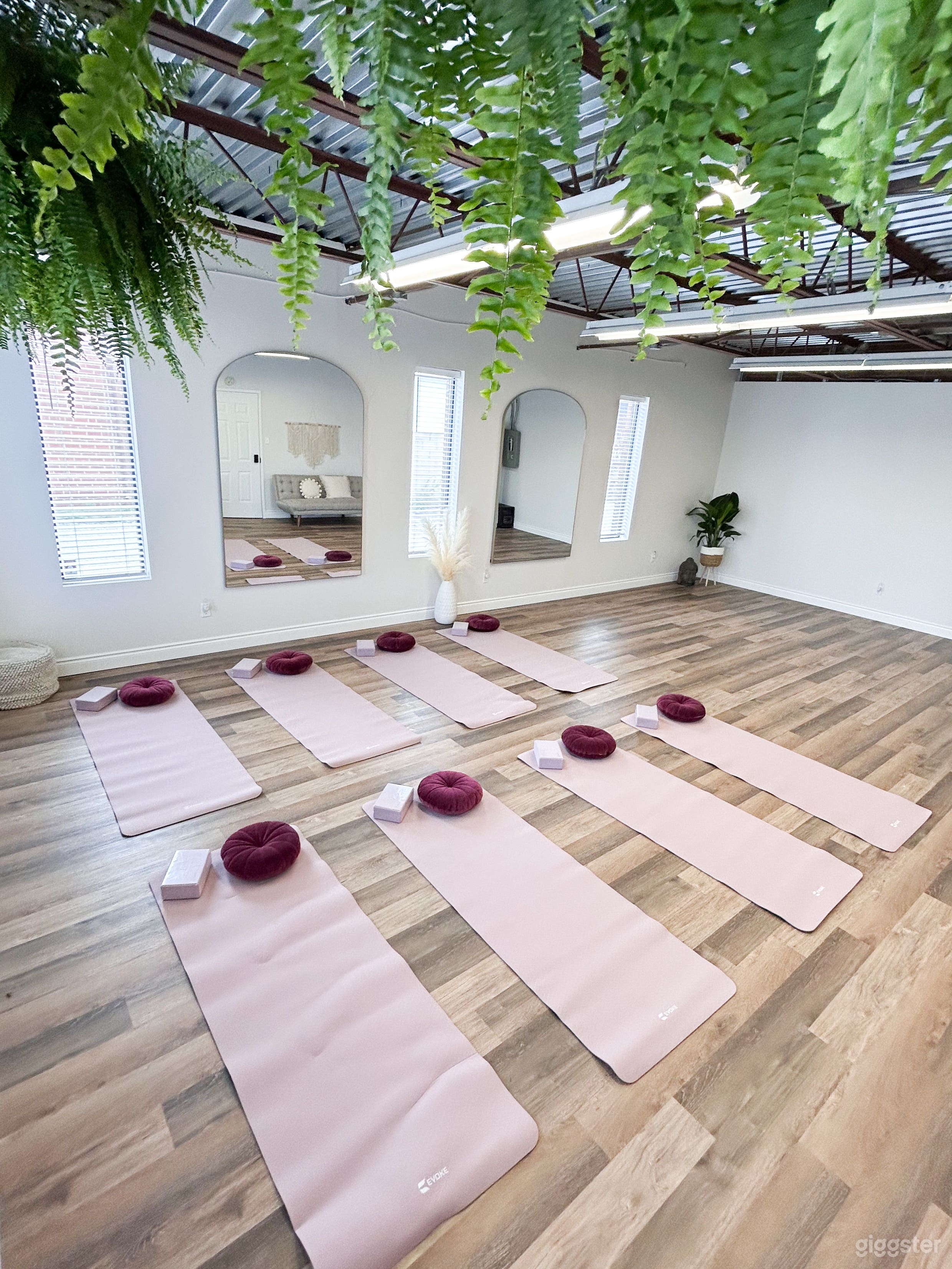 Bright & Peaceful studio for wellness events. Photo 3