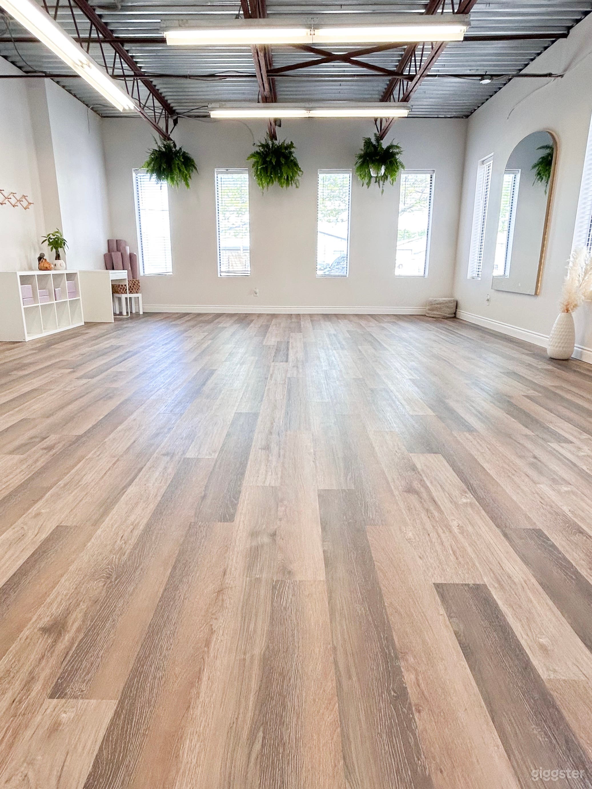 Bright & Peaceful studio for wellness events. Photo 2