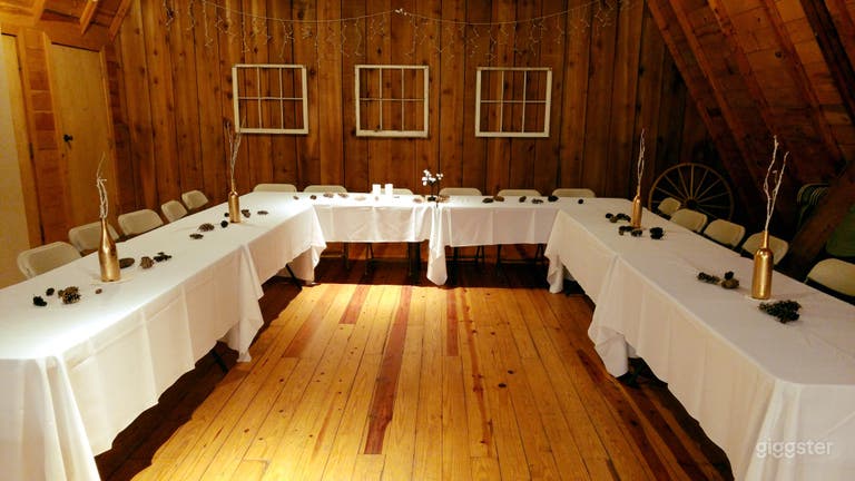  Rustic Indoor & Outdoor Event Venue in Kansas City 