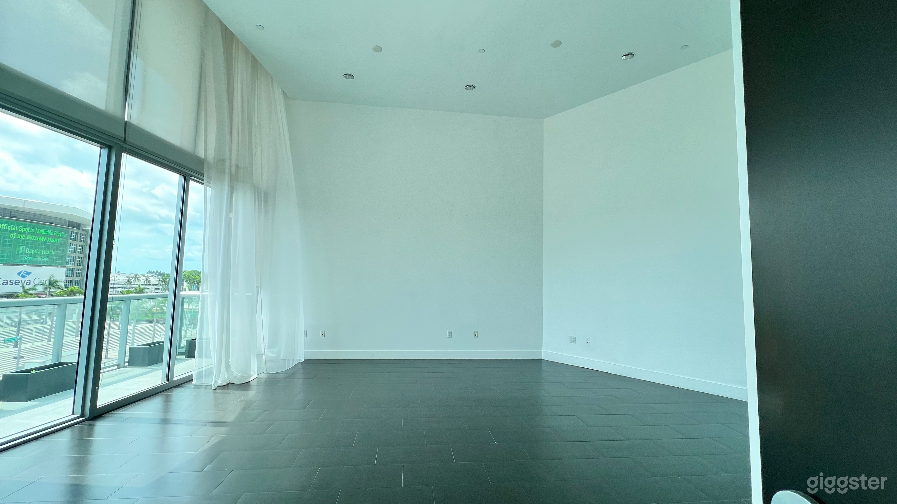 Suite Office 501C Photo 1