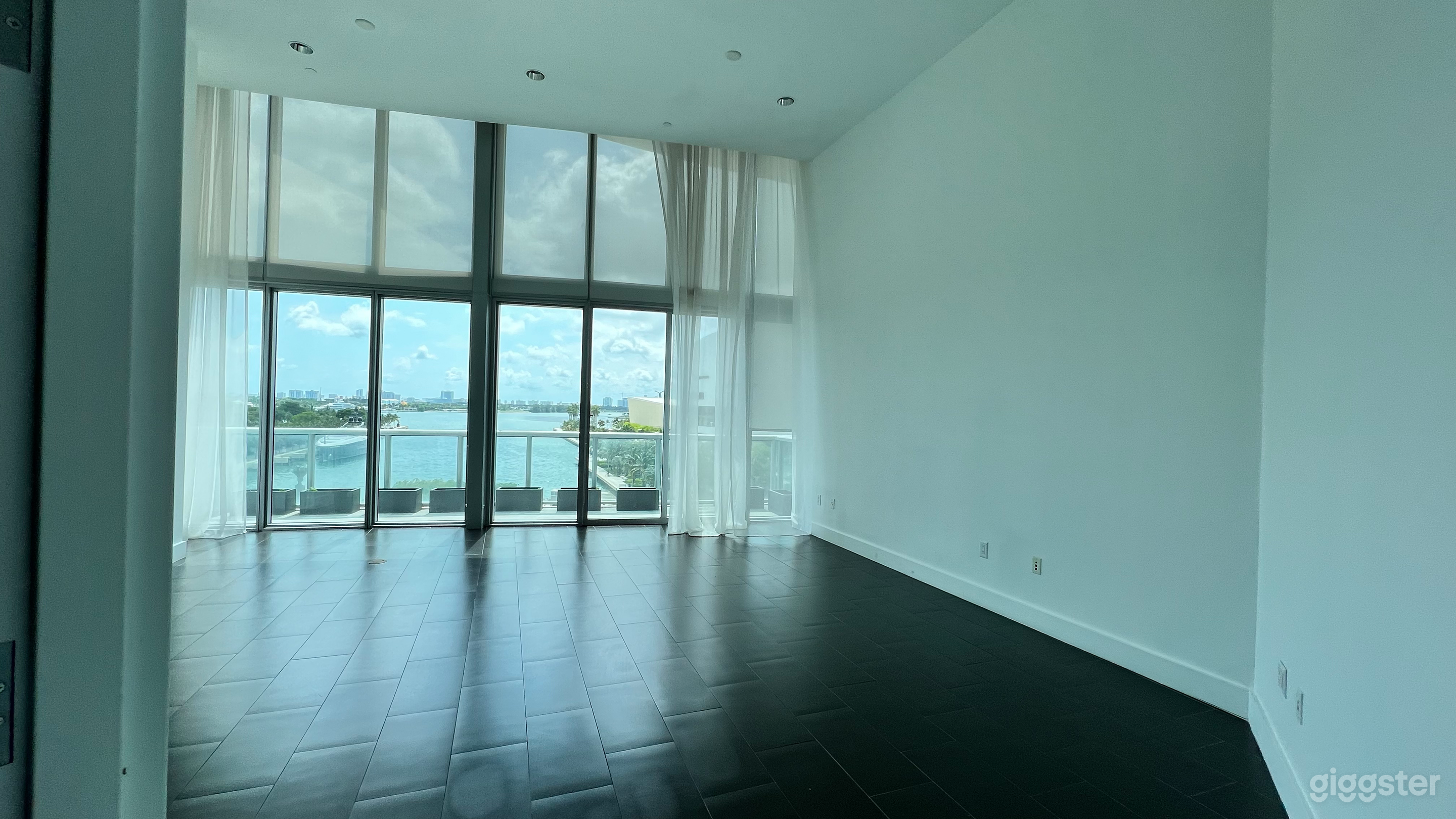 Suite Office 501C Photo 2