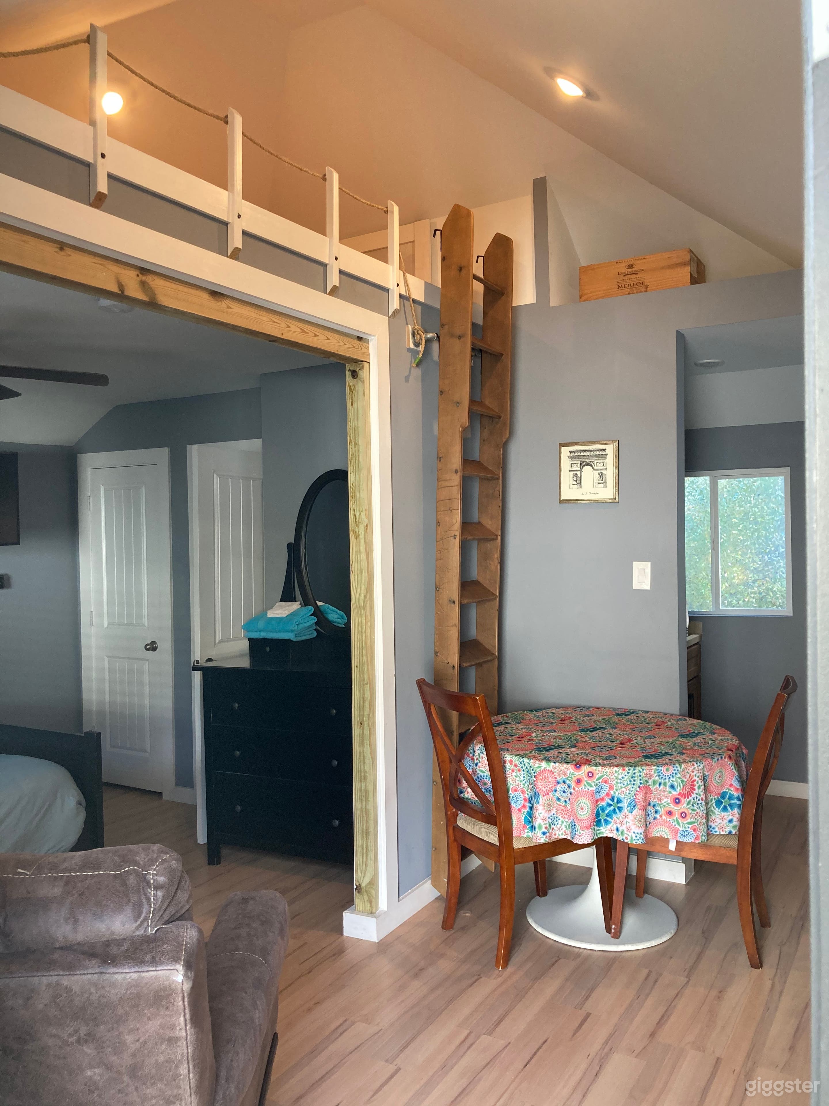 Tiny GREEN House Photo 2