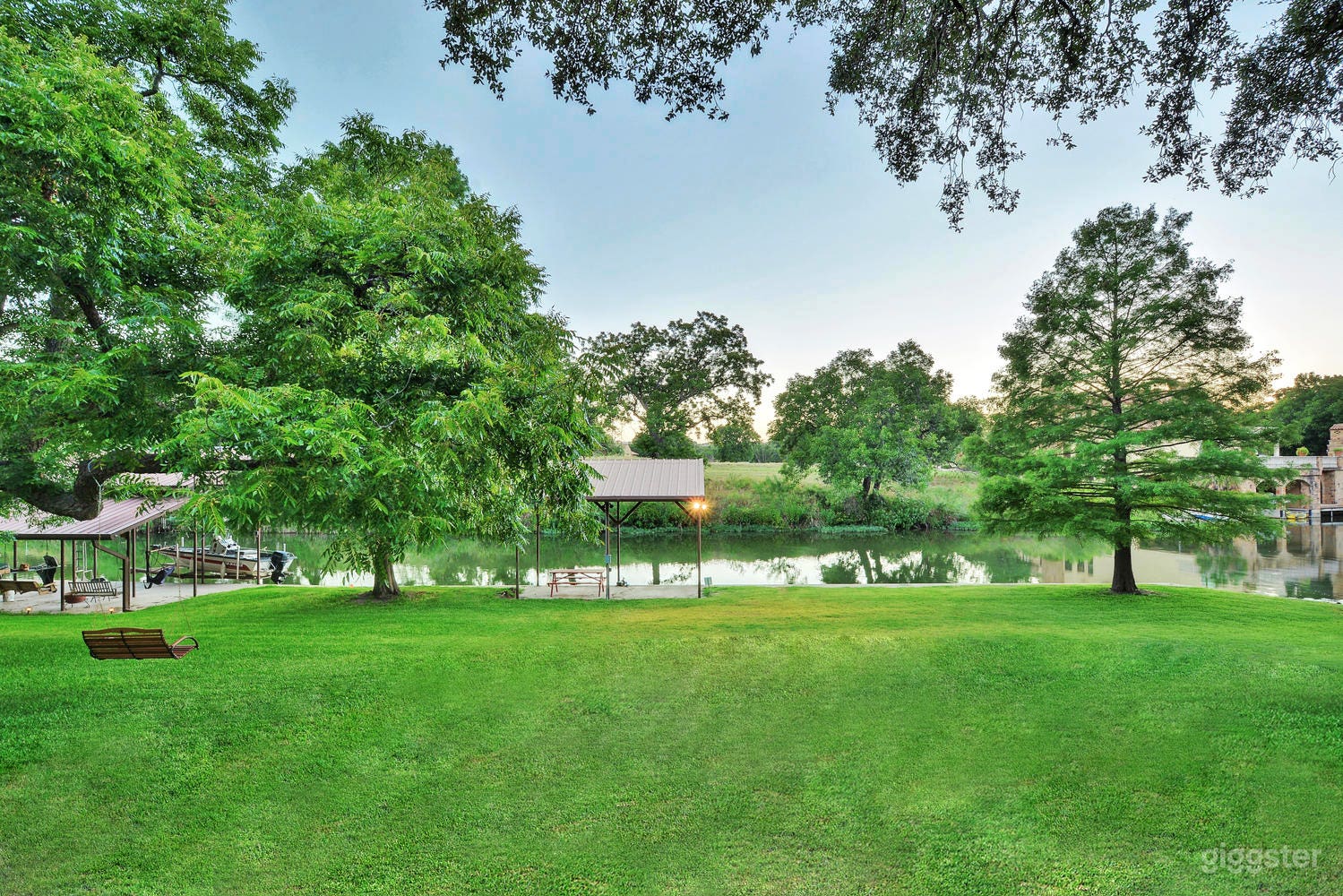 Luxury Texas Waterfront Farmhouse Photo 2