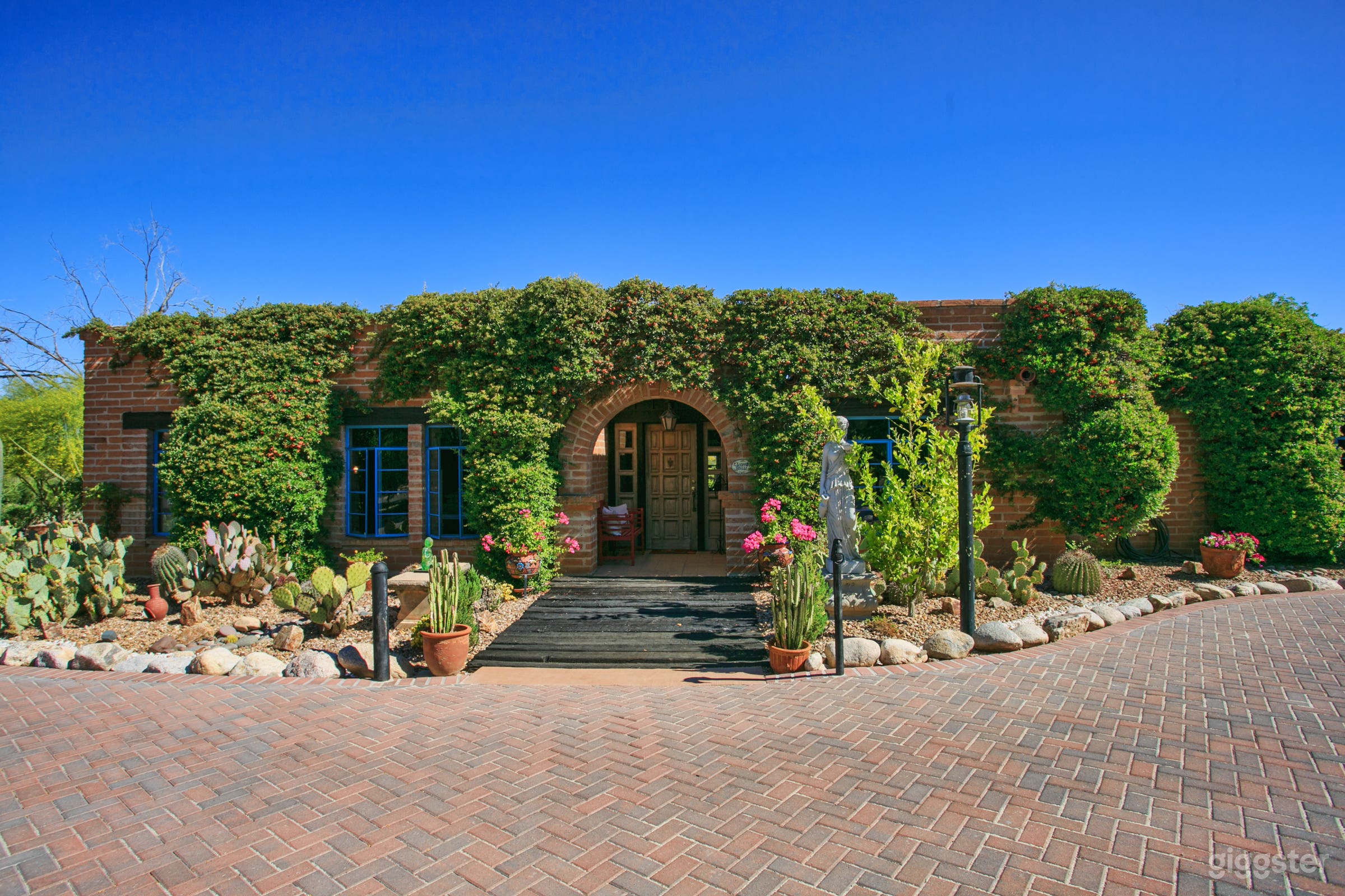 Scarritt House  and 2 Guest Houses  Photo 3