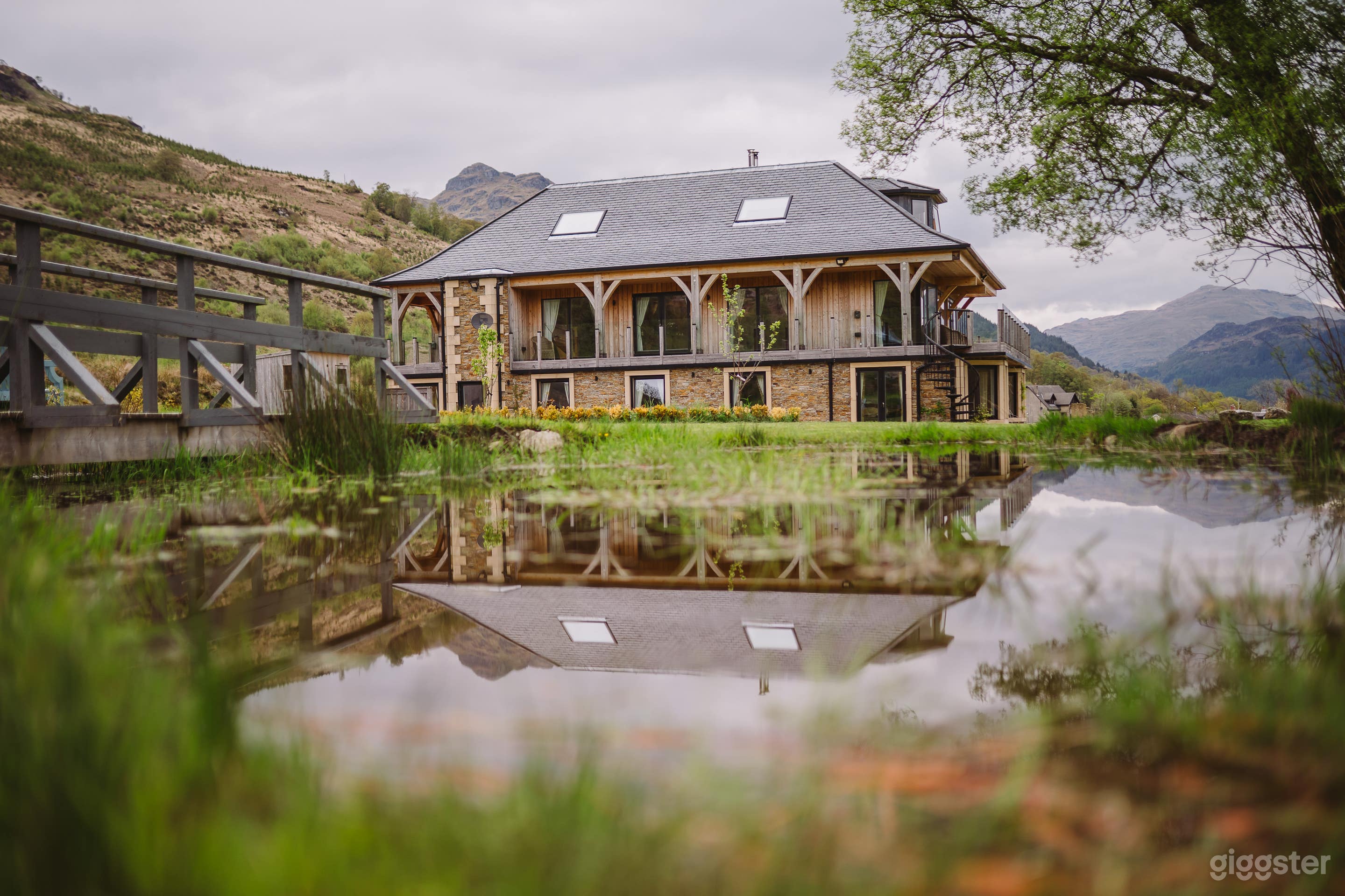 Luxury Lodge in a Picturesque Scottish Setting Photo 1