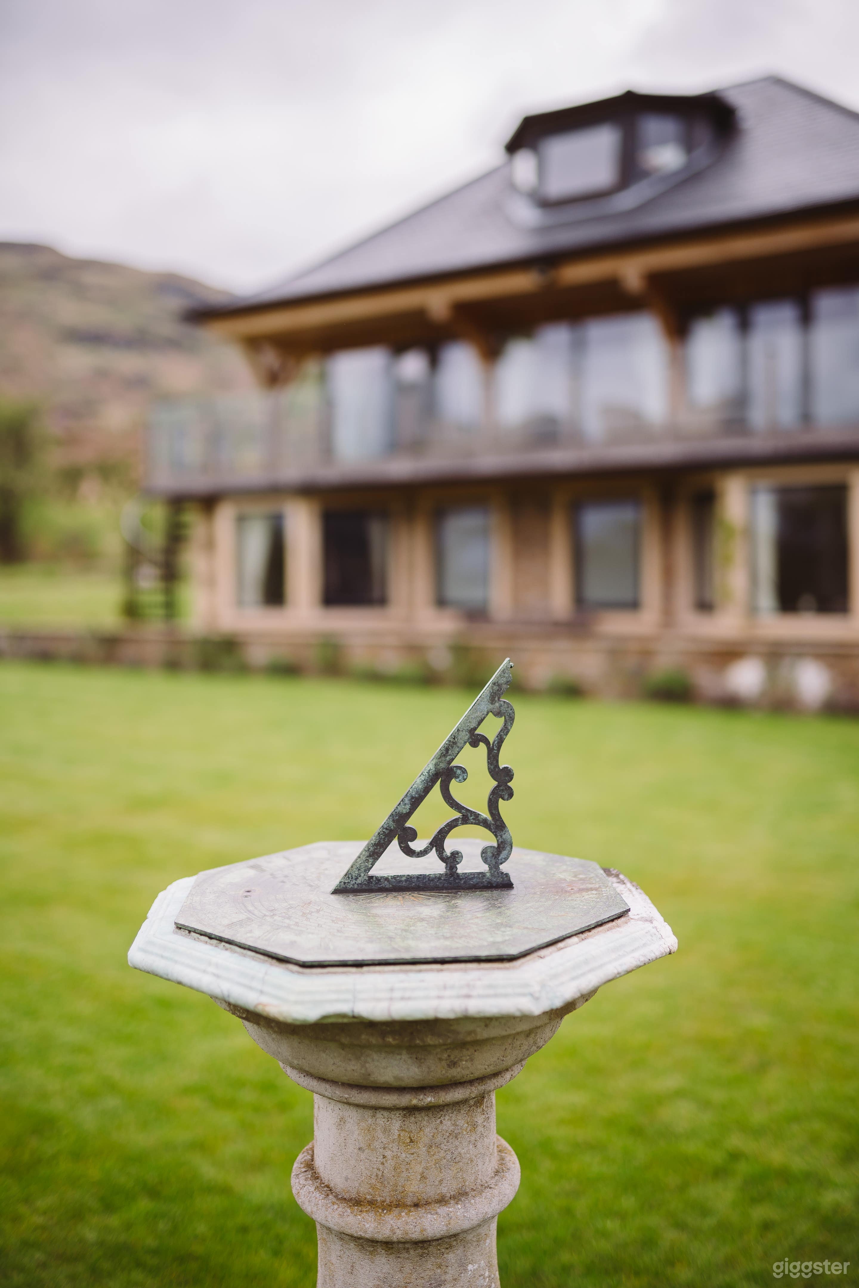 Luxury Lodge in a Picturesque Scottish Setting Photo 3