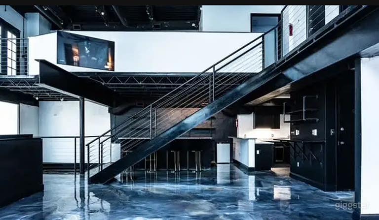  Intimate Versatile Studio Space 