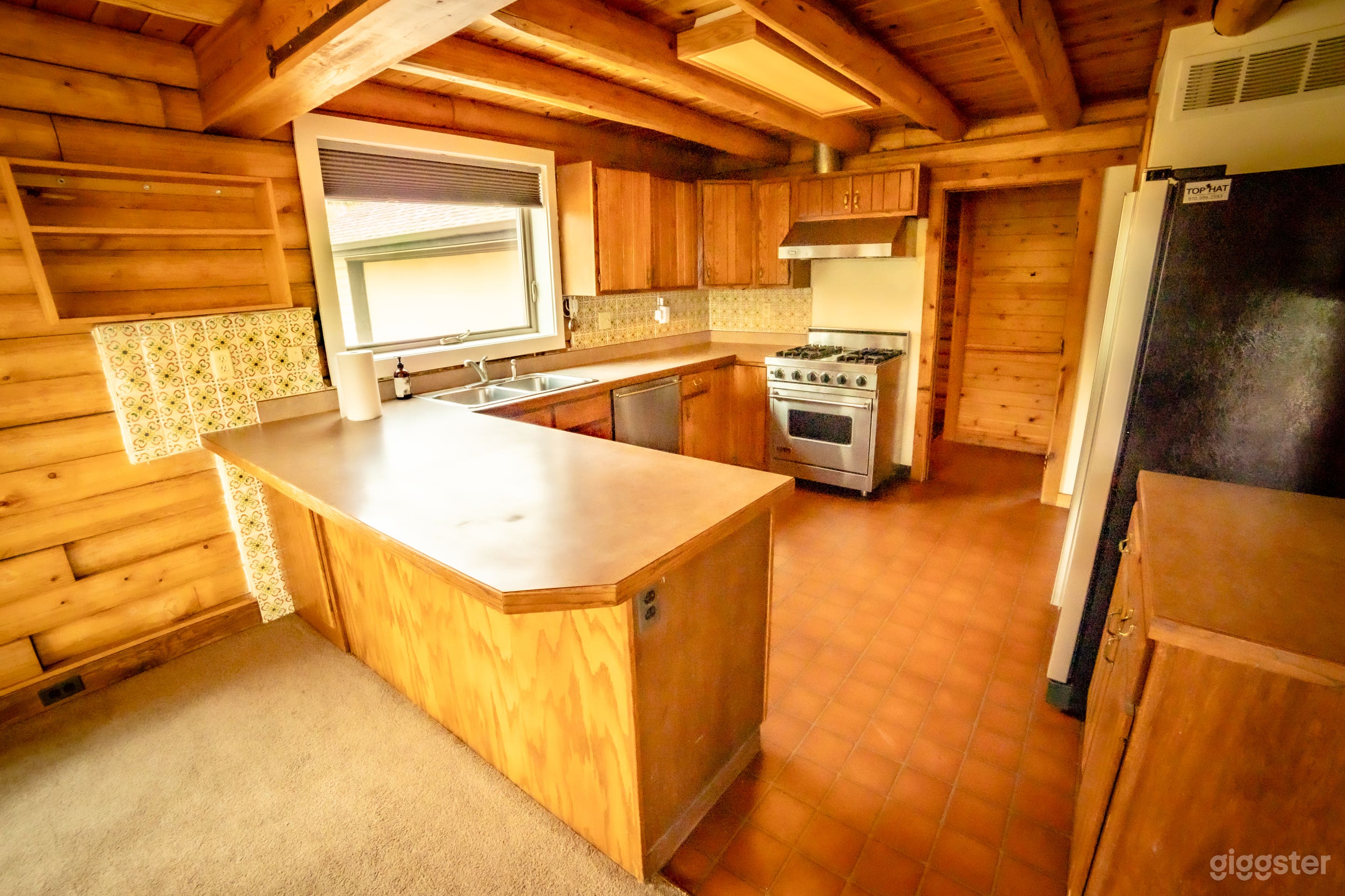 Rustic log cabin home with Mountain views Photo 3