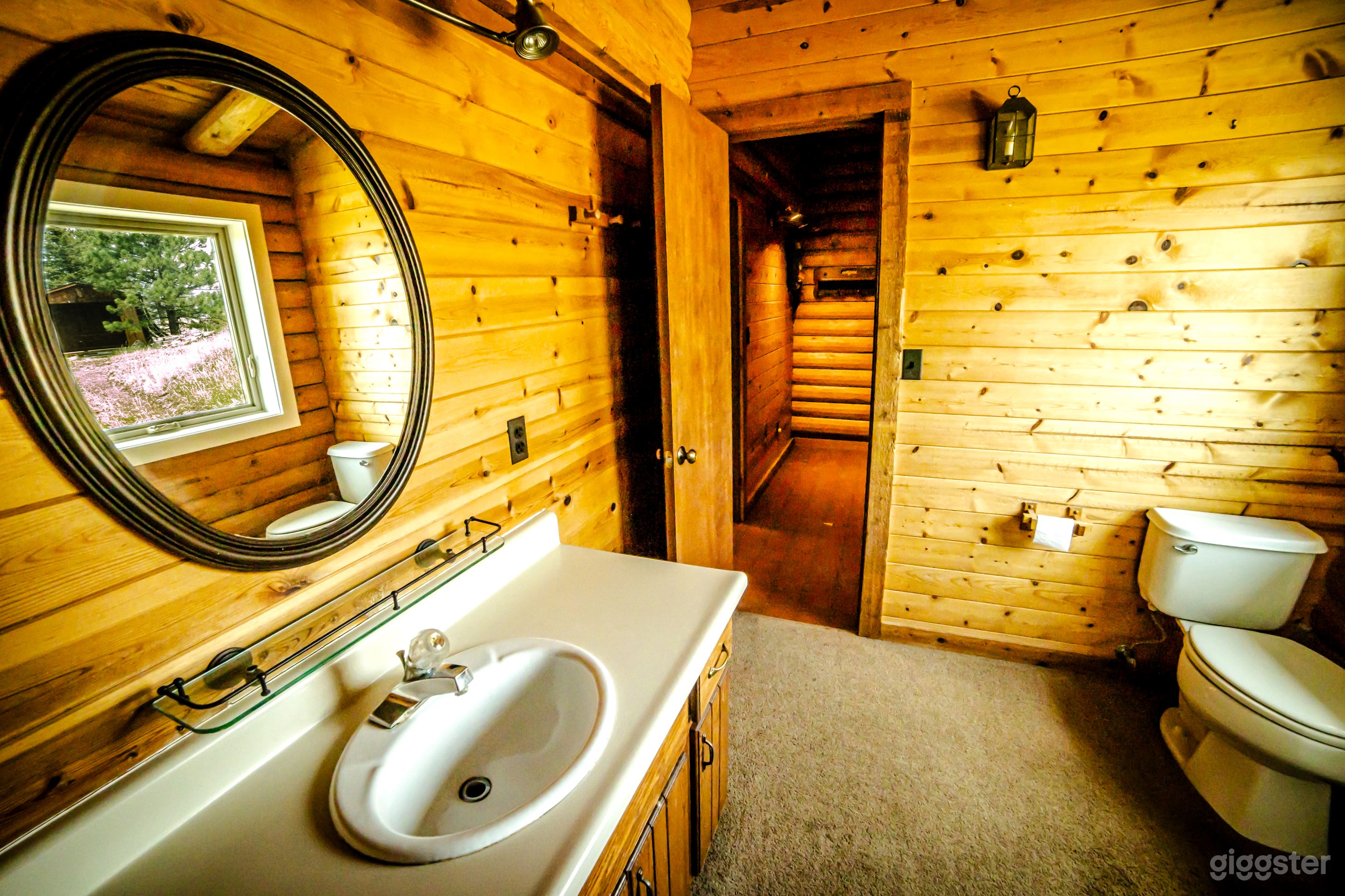 Rustic log cabin home with Mountain views Photo 2