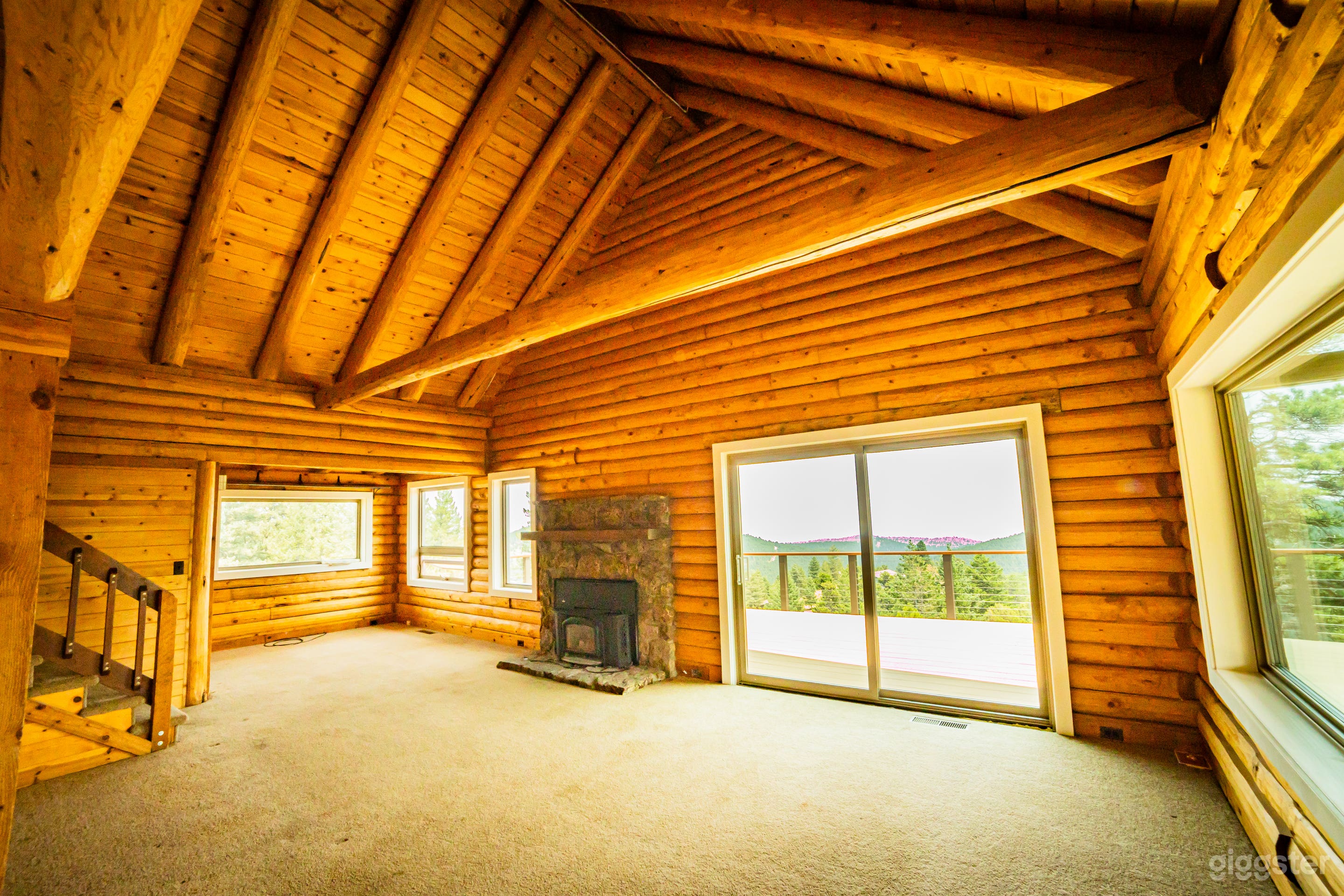 Rustic log cabin home with Mountain views Photo 4