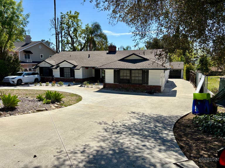  Secluded Ranch House with Large Driveway and Pool  