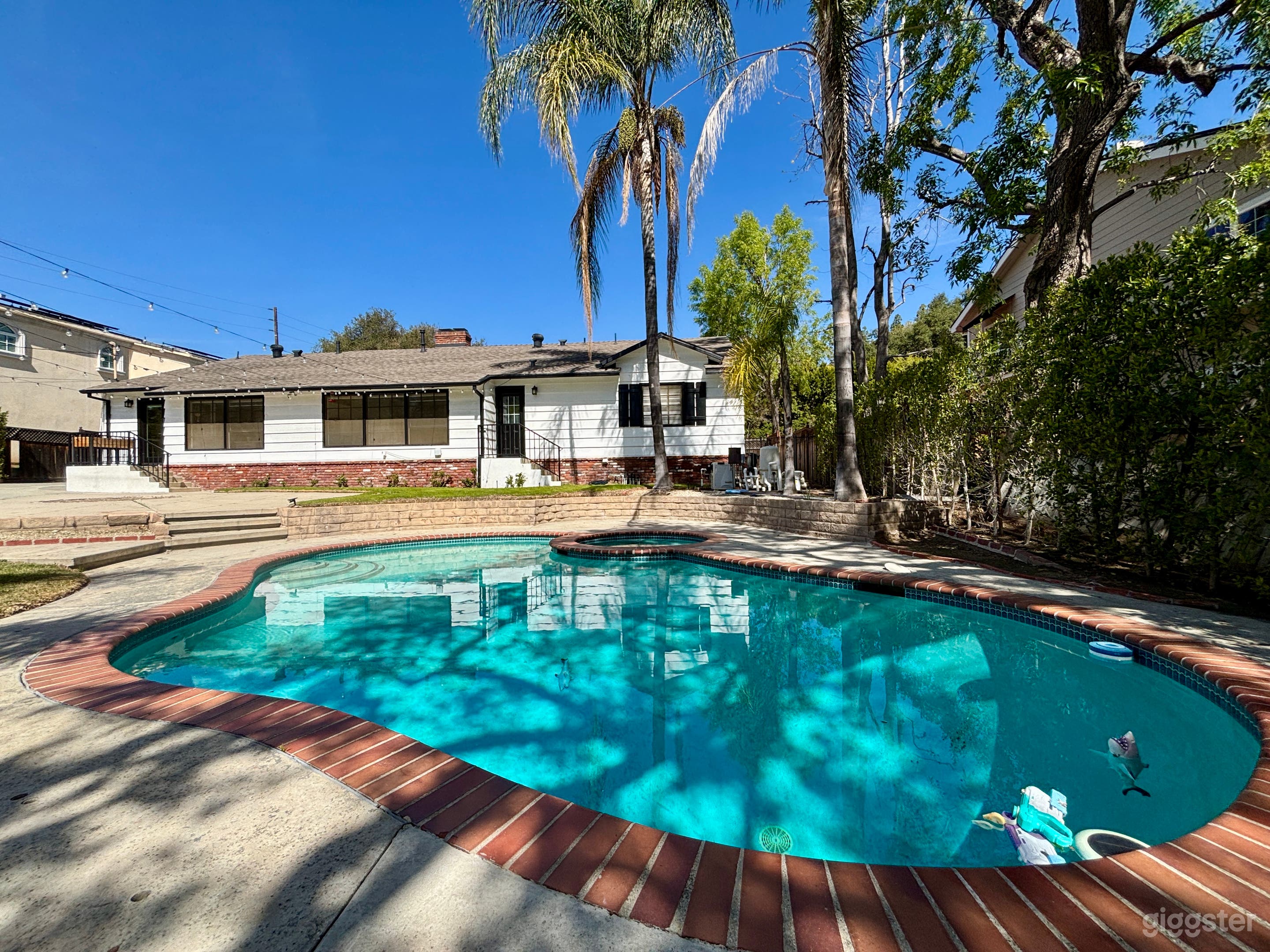 Secluded Ranch House with Large Driveway and Pool  Photo 2