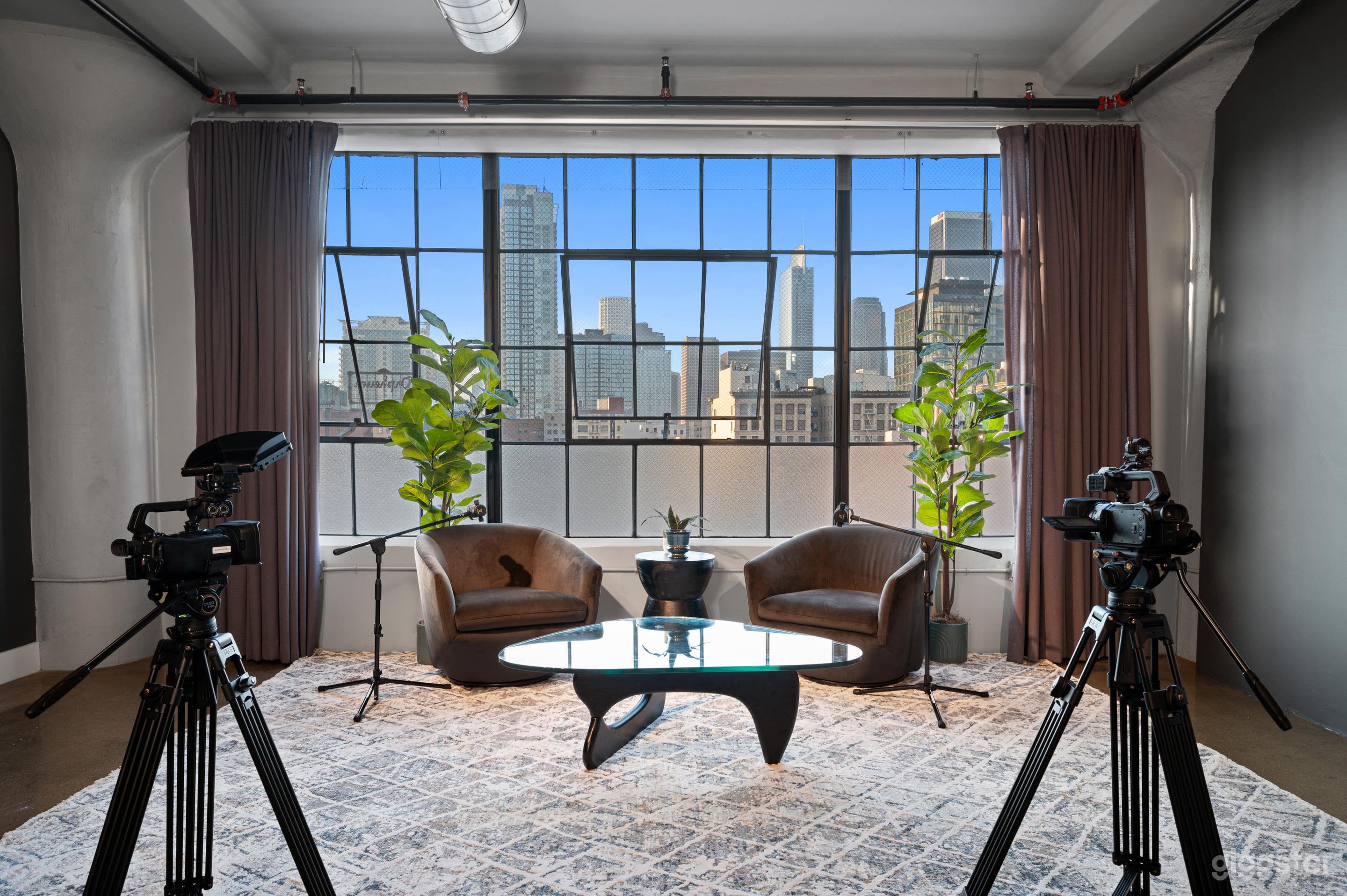 Gorgeous DTLA Production & Podcast Studio Photo 1