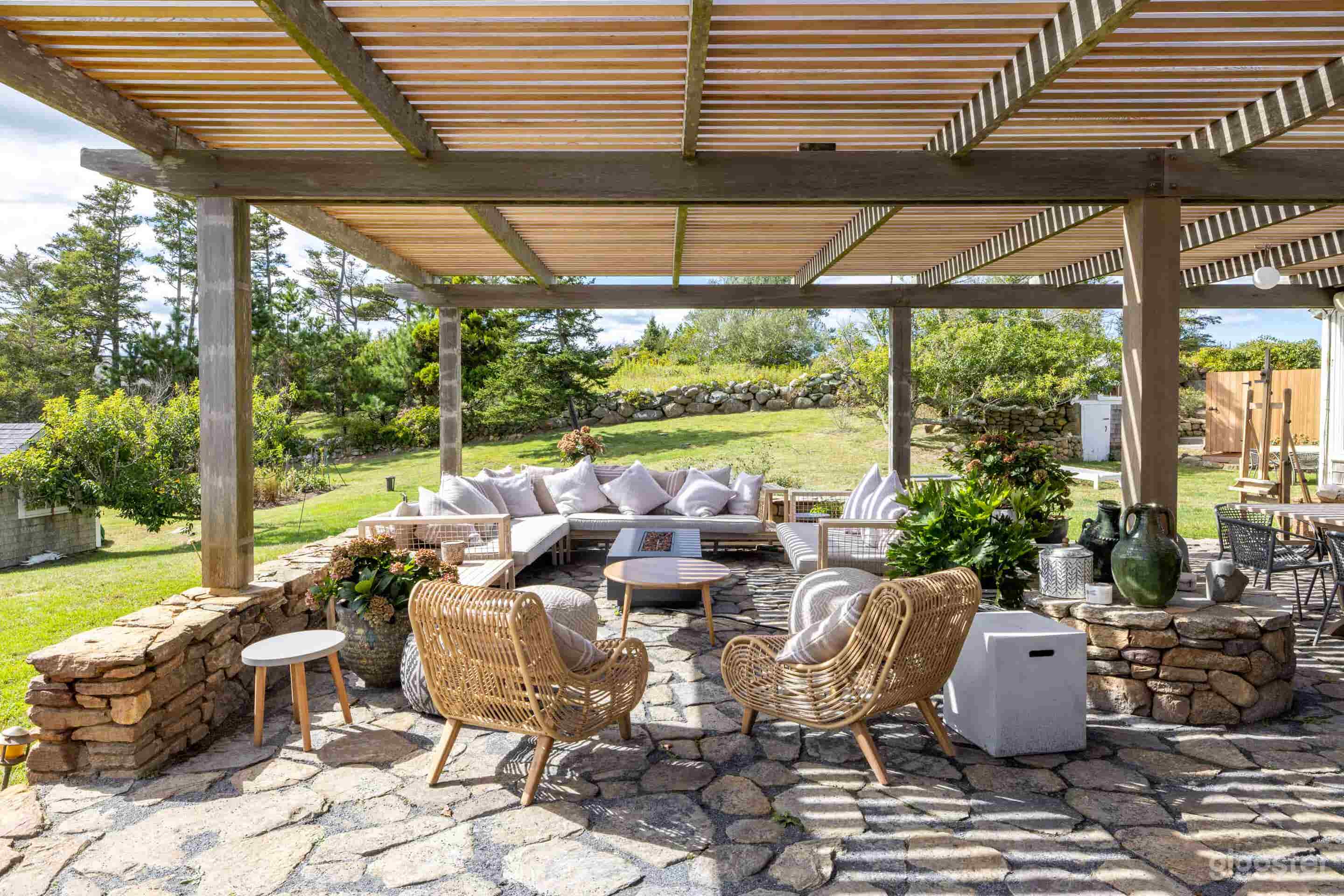 House &amp; Guest House in Chilmark Photo 2