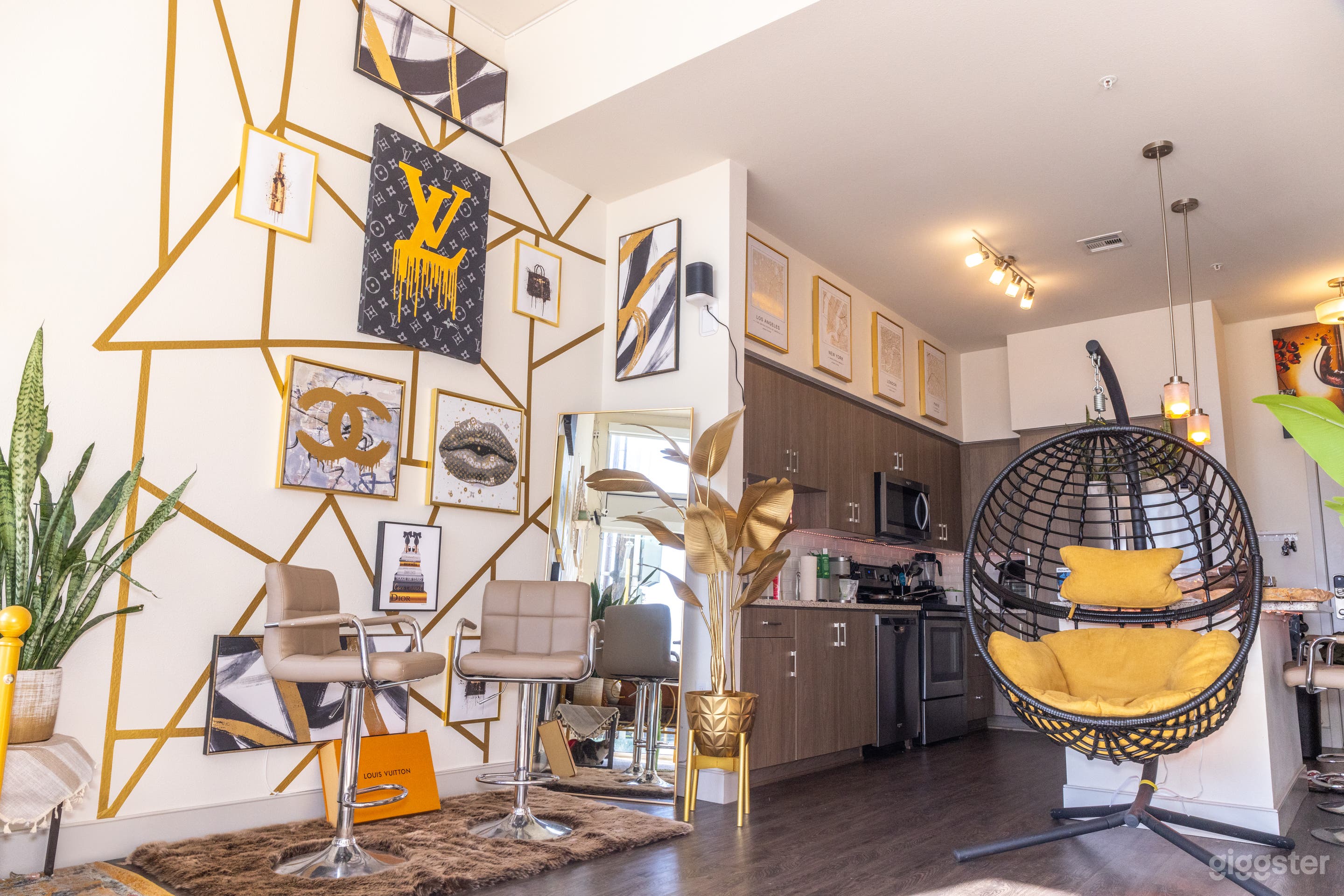 Multi set photo/video studio  Photo 2