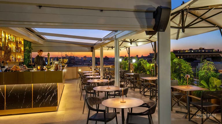  Location di Lusso con Skyline per Eventi d'Élite e Produzioni Cinematografiche 