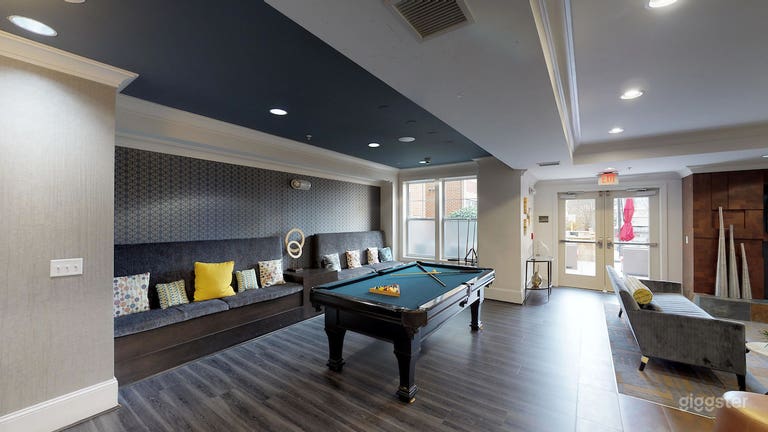  Trendy, Spacious Lounge in Alexandria 