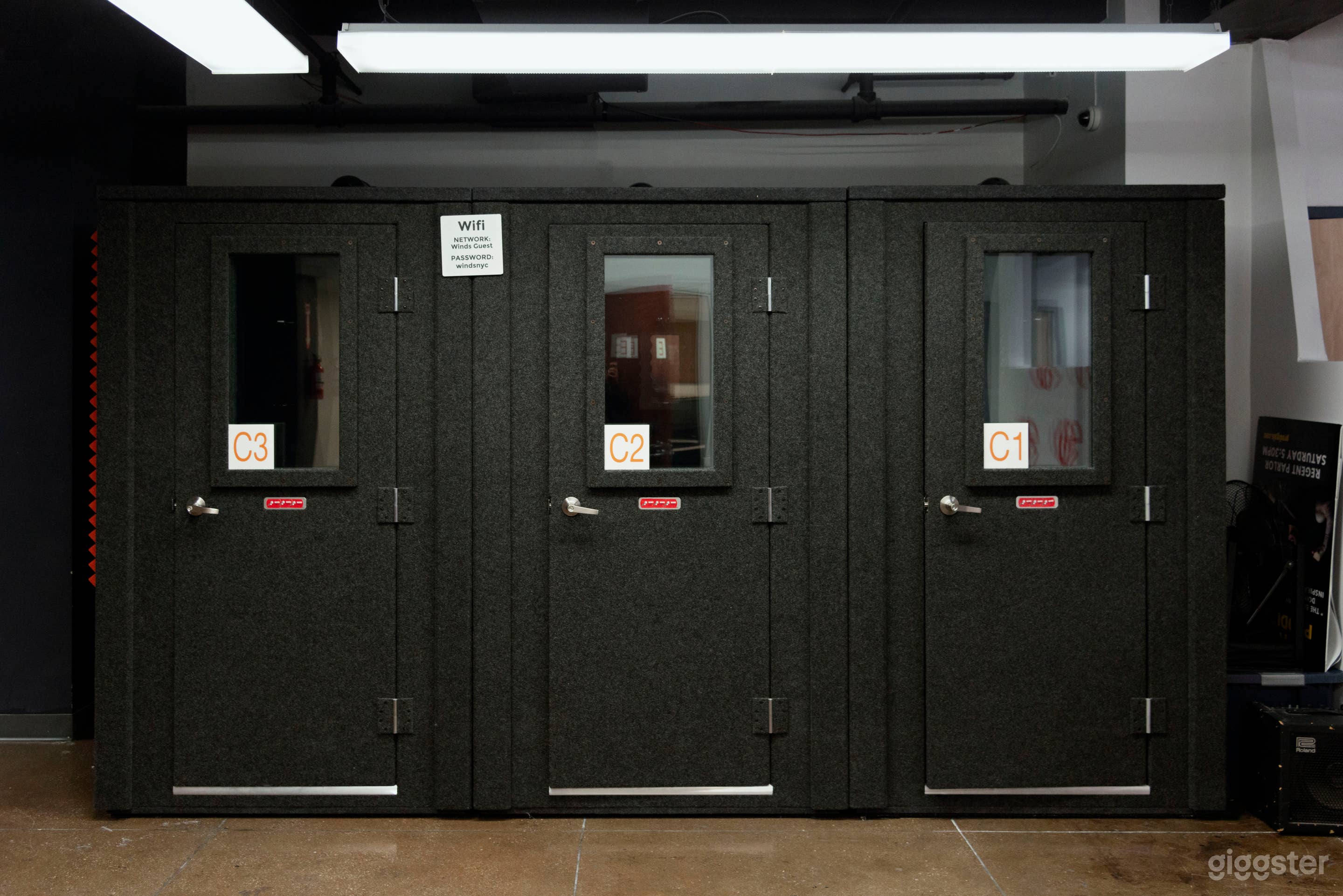 Vocal Warm-Up Room in Midtown - Practice on a Budget Photo 1