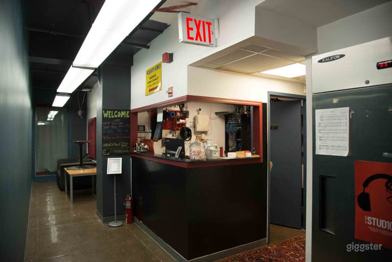 Vocal Warm-Up Room in Midtown - Practice on a Budget 