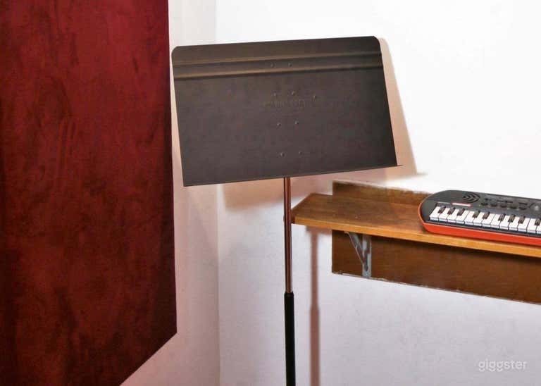  Vocal Warm-Up Room in Midtown - Practice on a Budget 