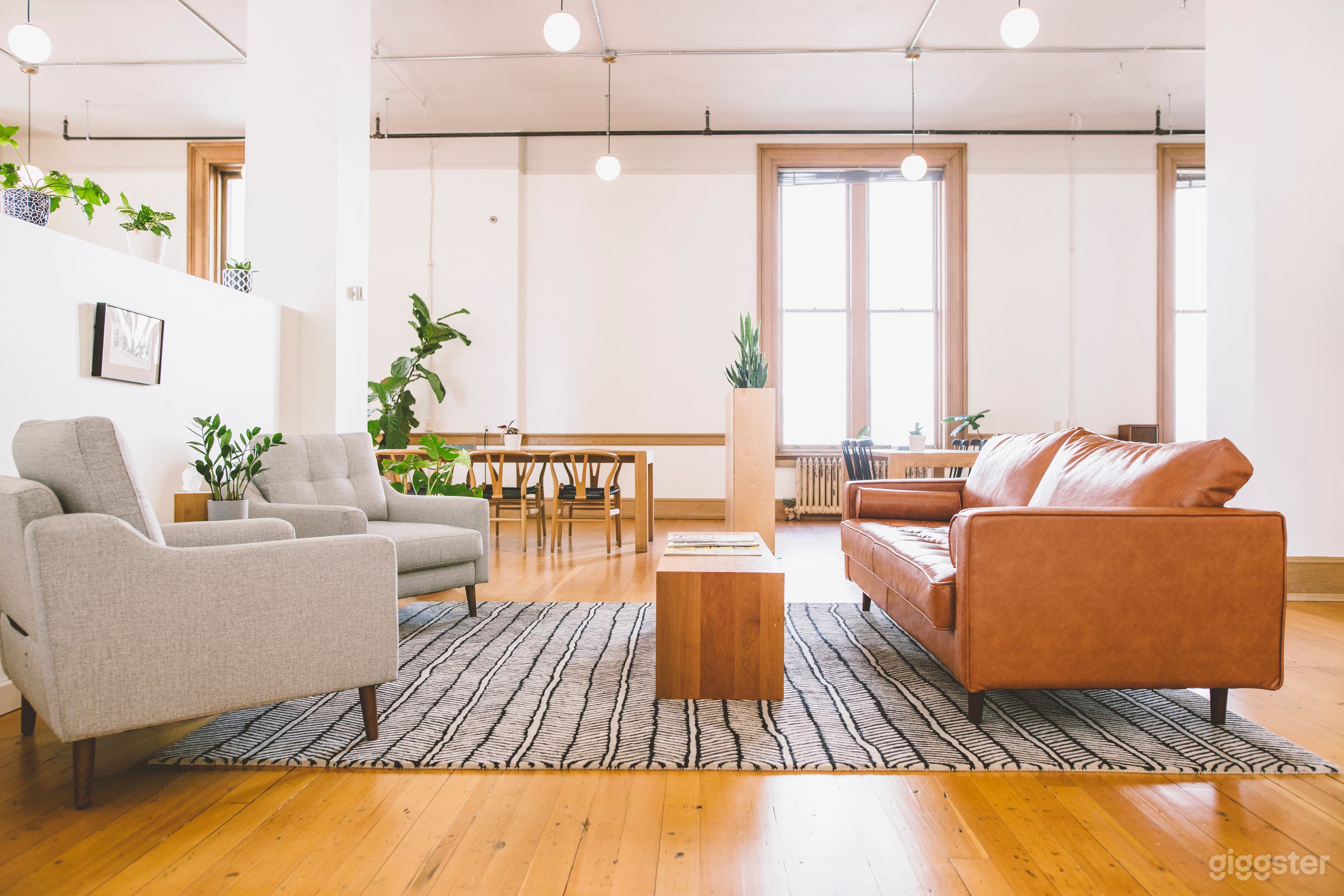 Light-filled production space in historic building Photo 1