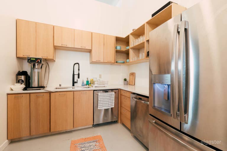  Light-filled production space in historic building 