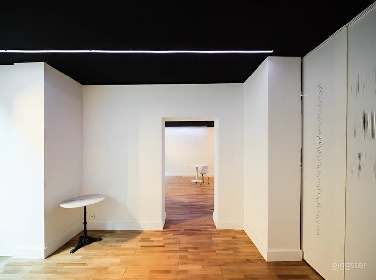  Contemporary Boutique-Gallery with High Visibility 