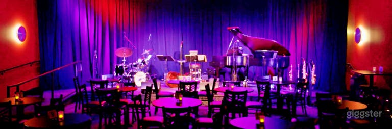  Upscale Jazz Venue & Stage 