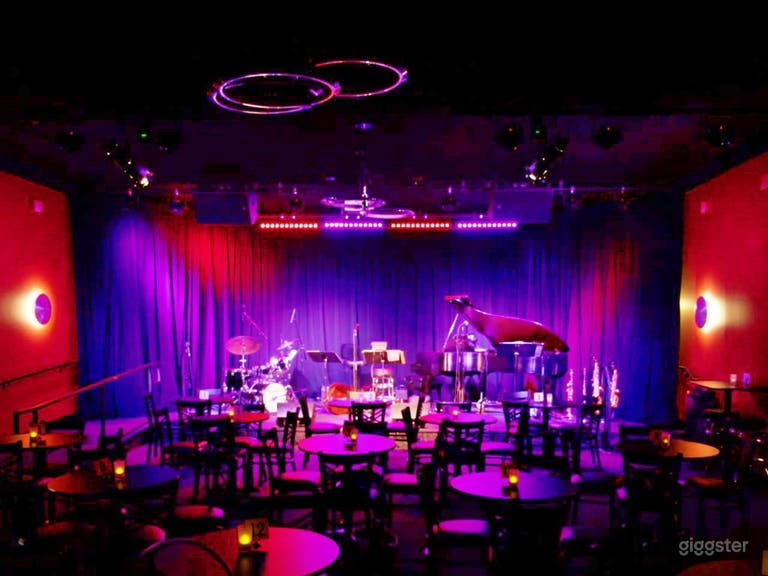  Upscale Jazz Venue & Stage 