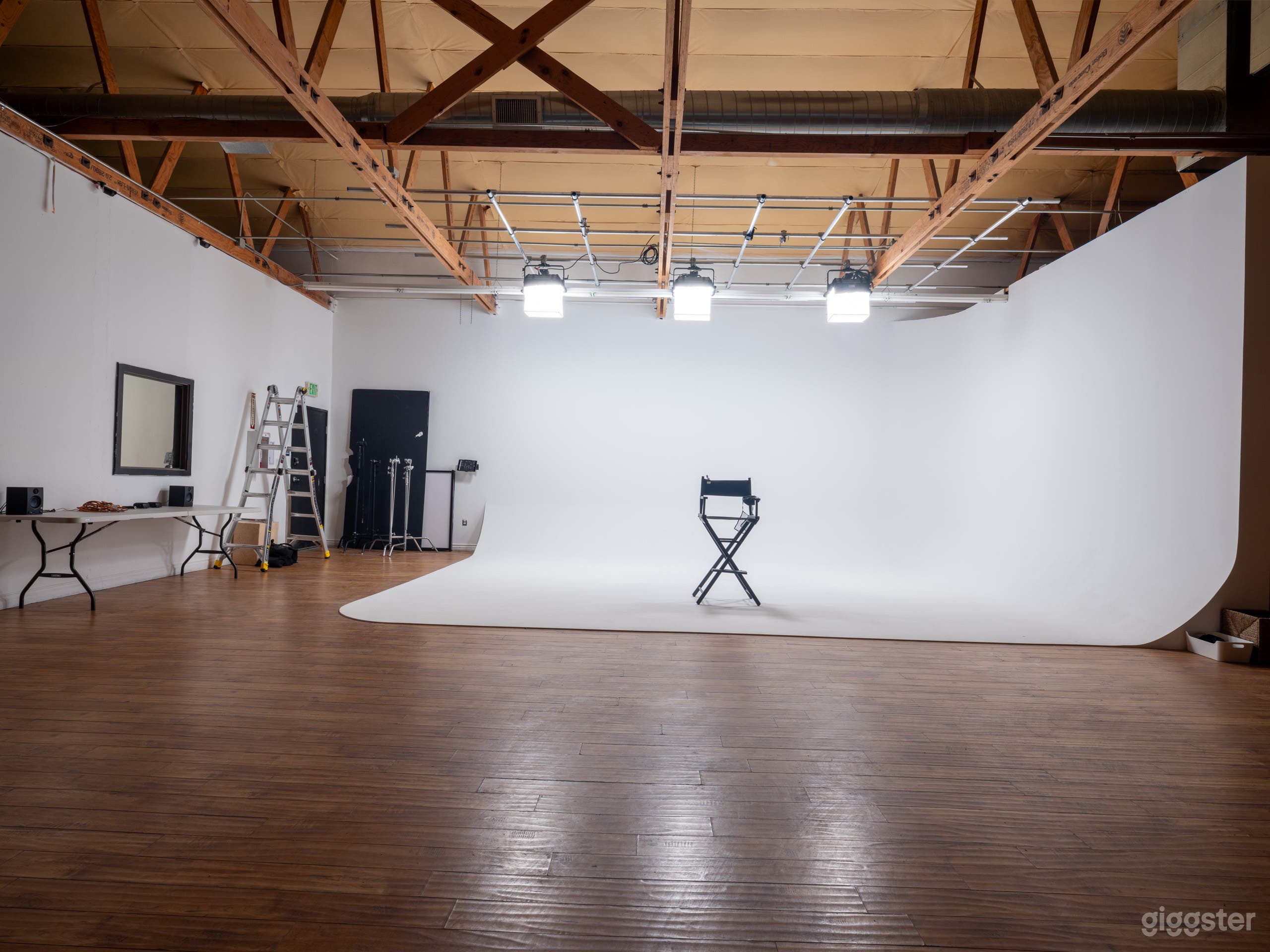 Prelit Castle Loft Studio Photo/Video/Podcast HVAC LED Wall Photo 2