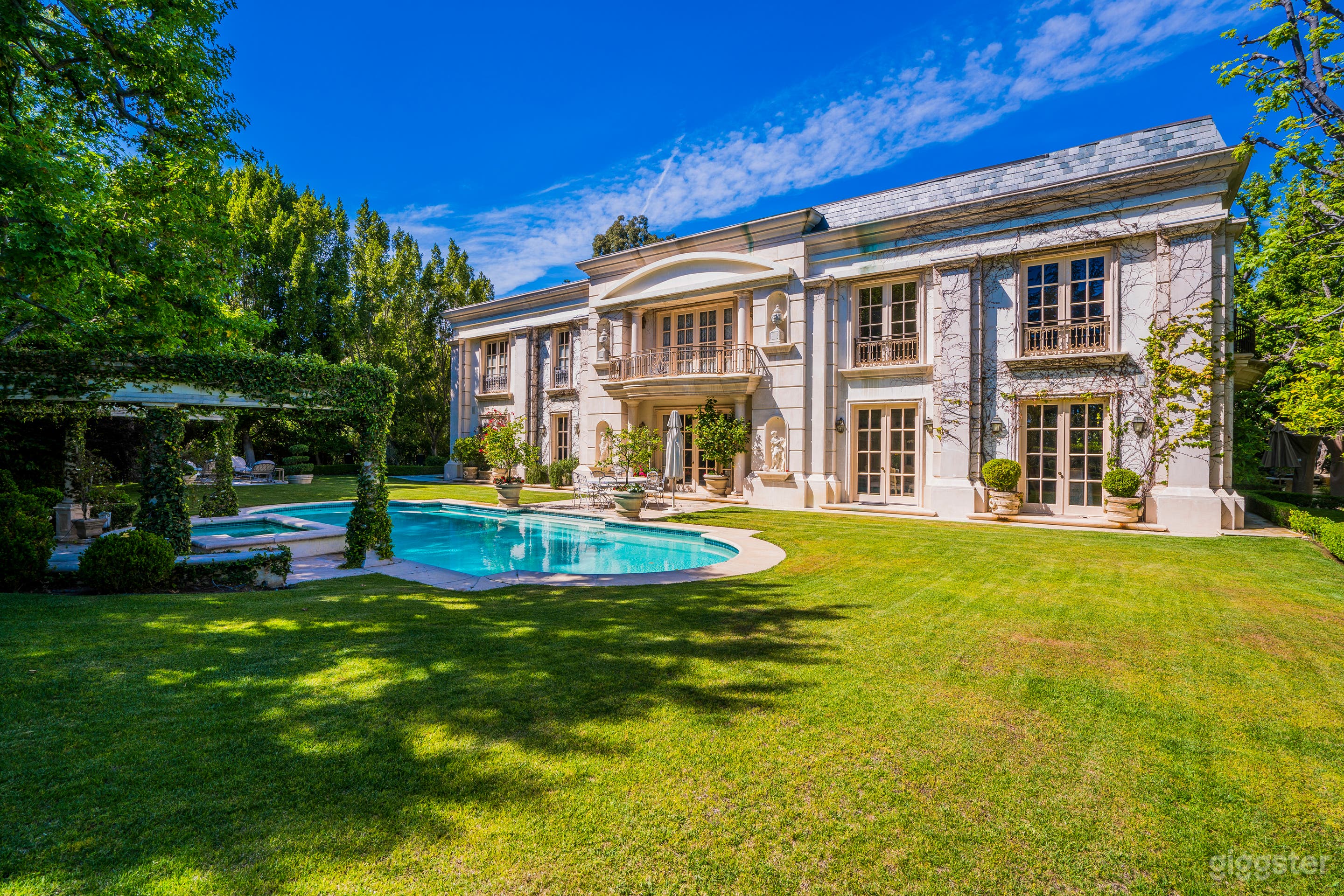 Stunning Beverly Hills Villa Photo 1