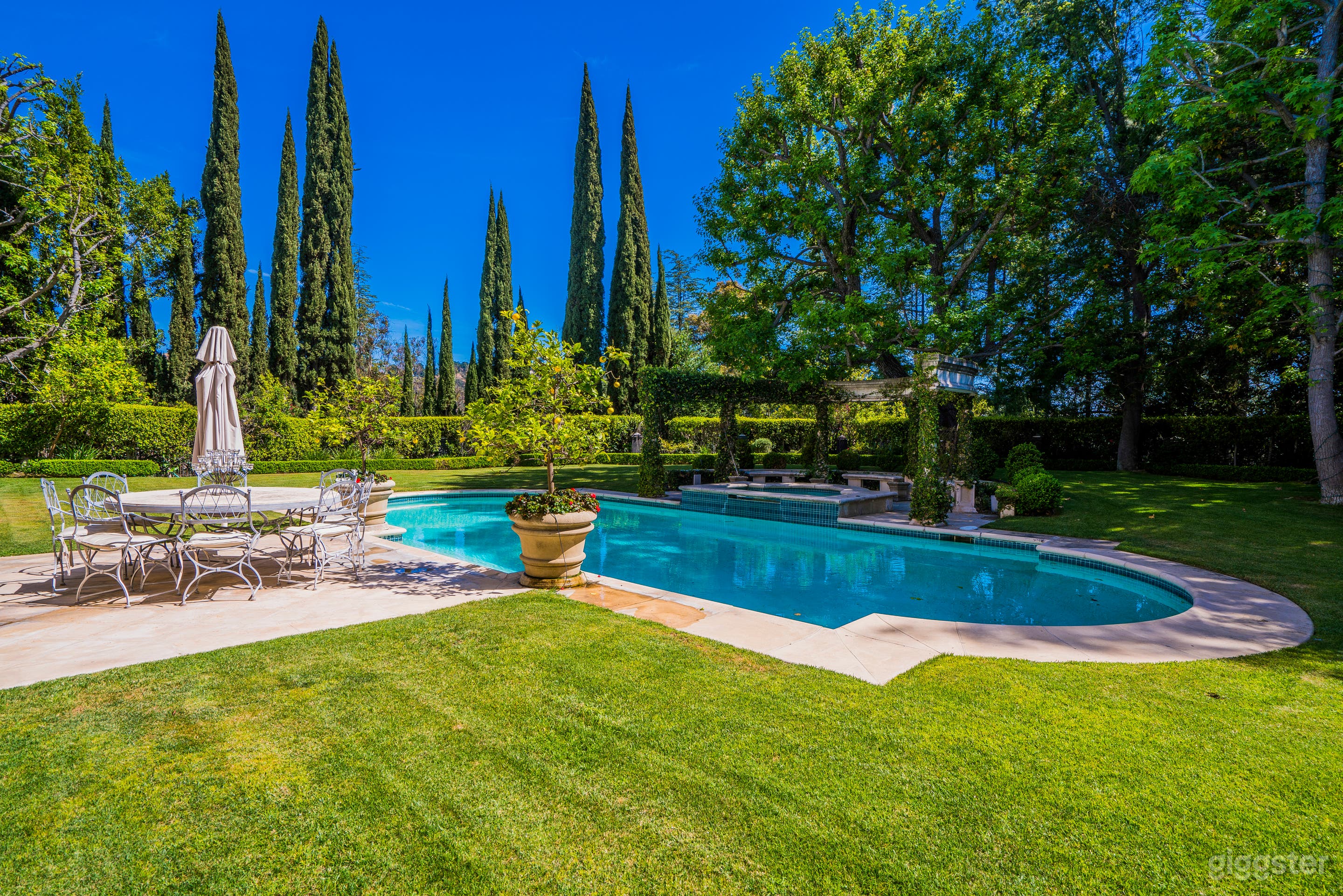 Stunning Beverly Hills Villa Photo 3