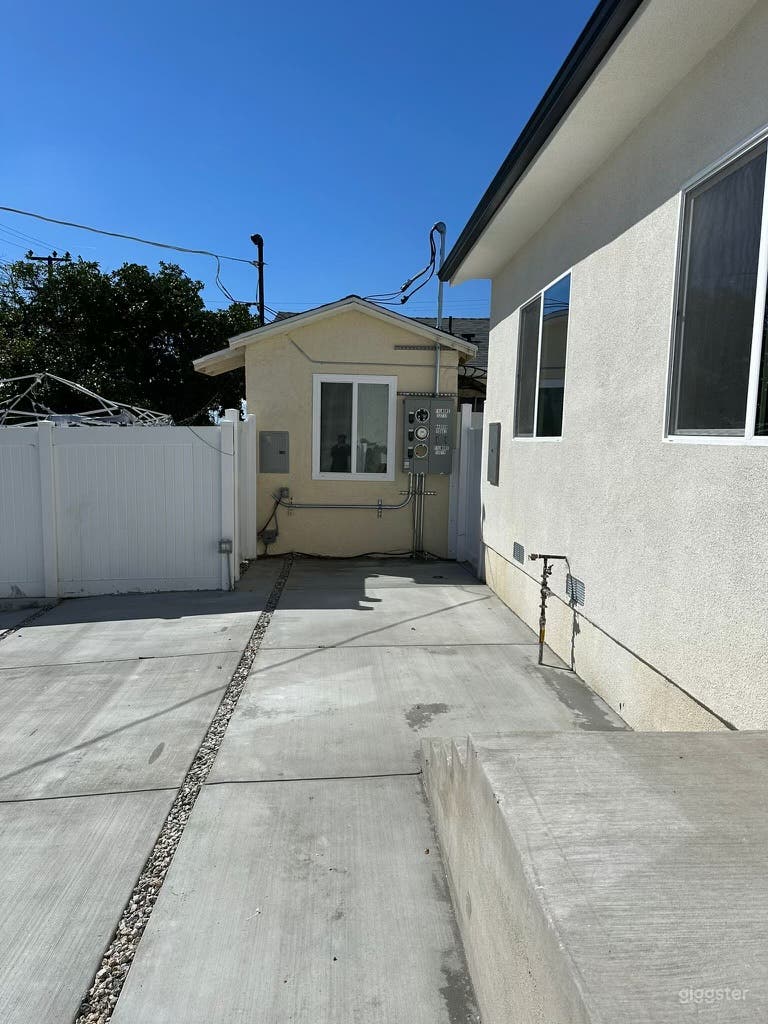 Multiple houses for filming  Photo 3