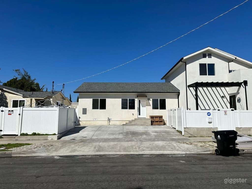 Multiple houses for filming  Photo 2