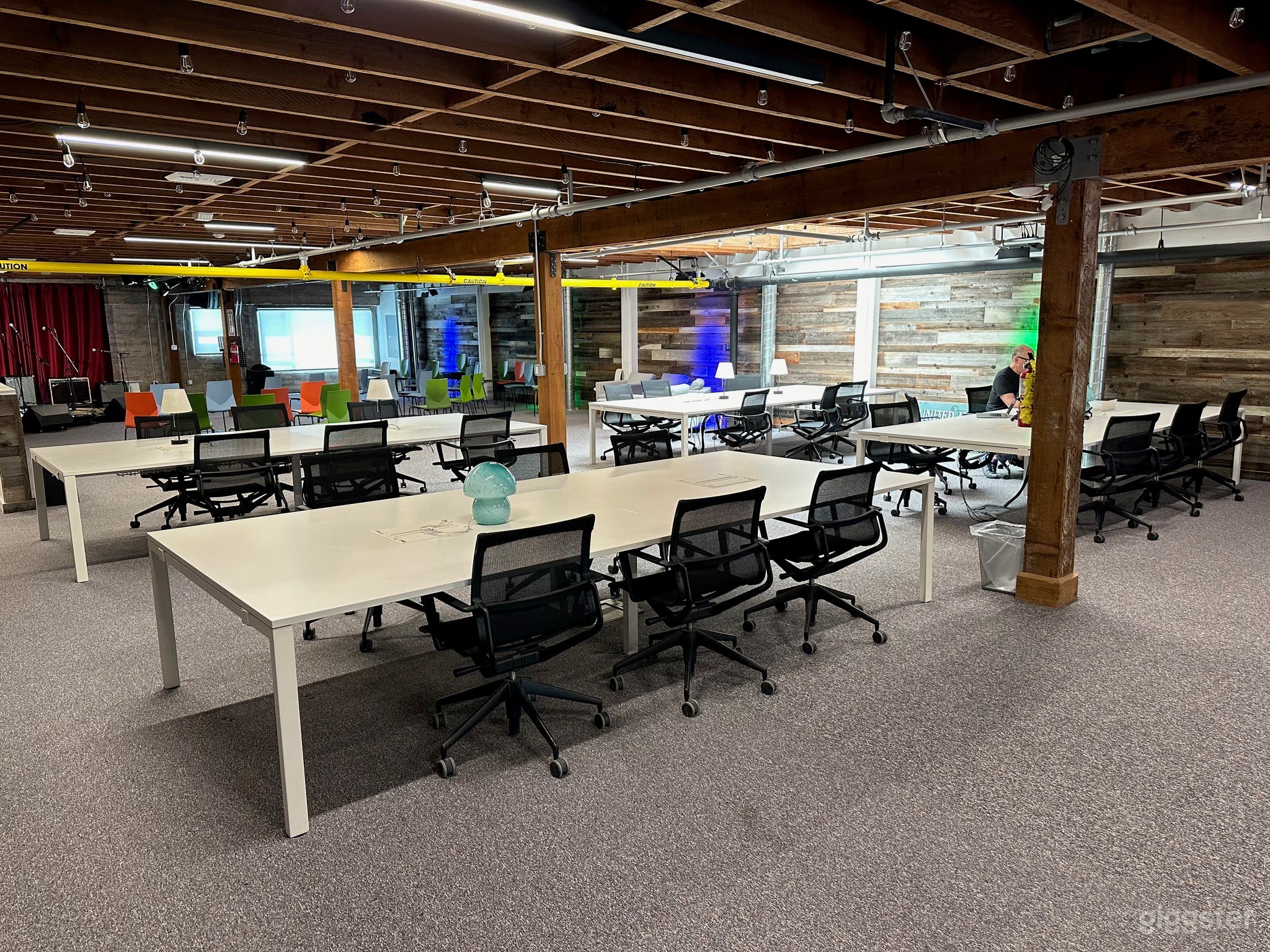 Creative meeting space with studios and stage Photo 2