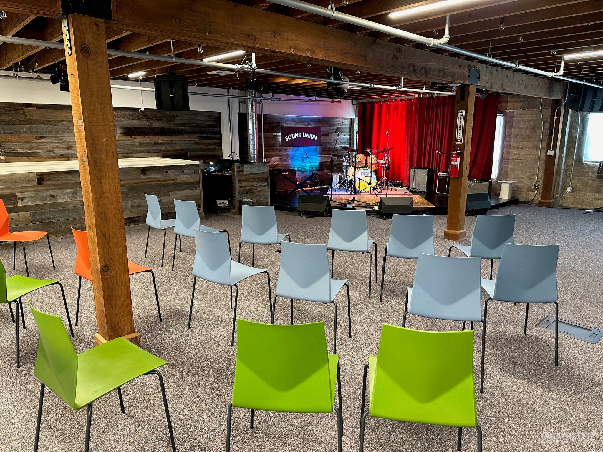 Creative meeting space with studios and stage Photo 1