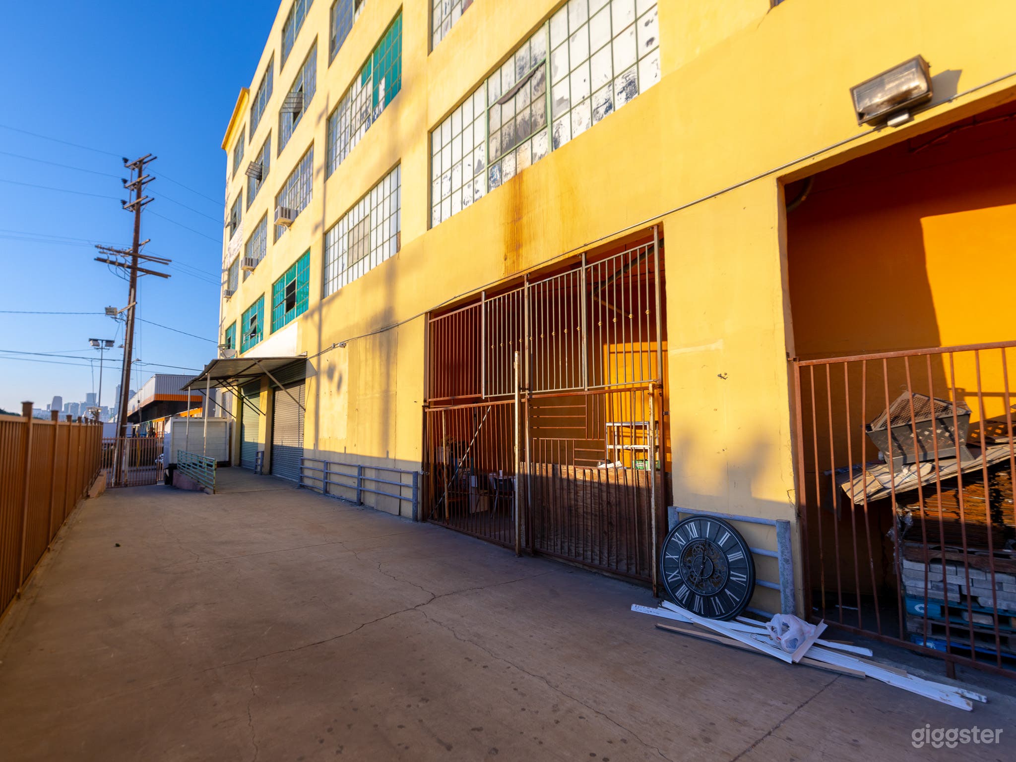 INDUSTRIAL ALLEY #048 Photo 3