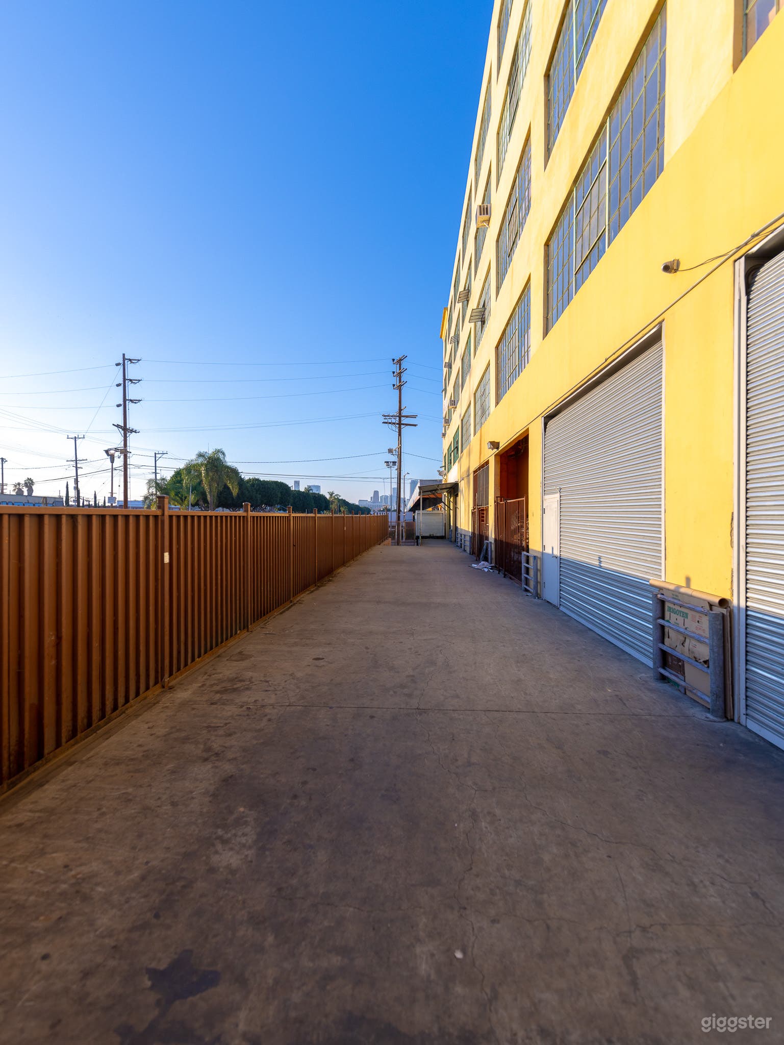 INDUSTRIAL ALLEY #048 Photo 2