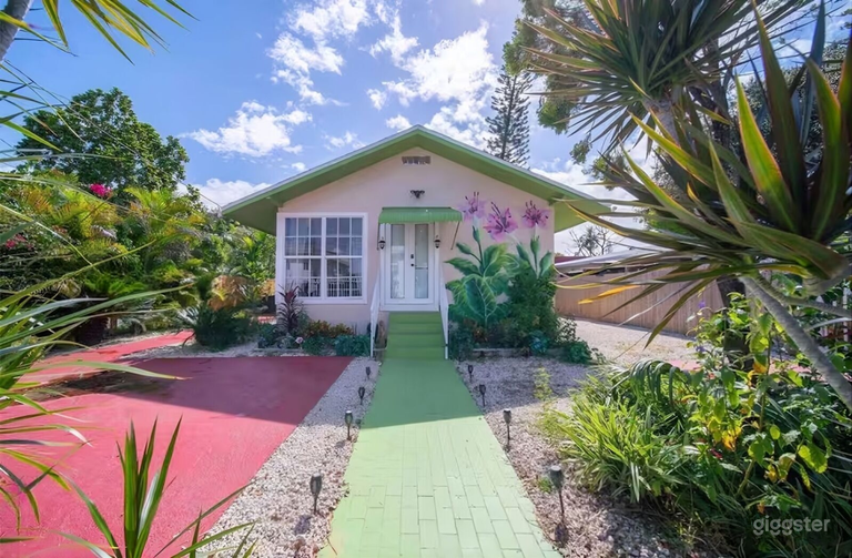  Spacious Artsy Bungalow Duo in the Heart of the District 